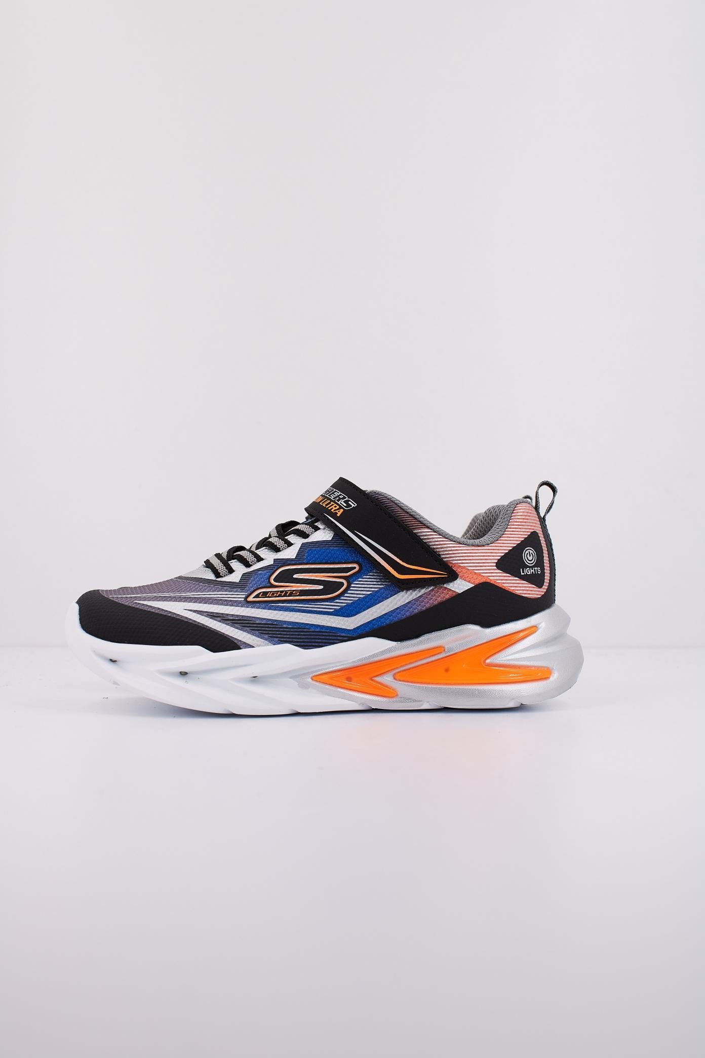 SKECHERS FLEX-GLOW ULTRA en color PLATA  (1)