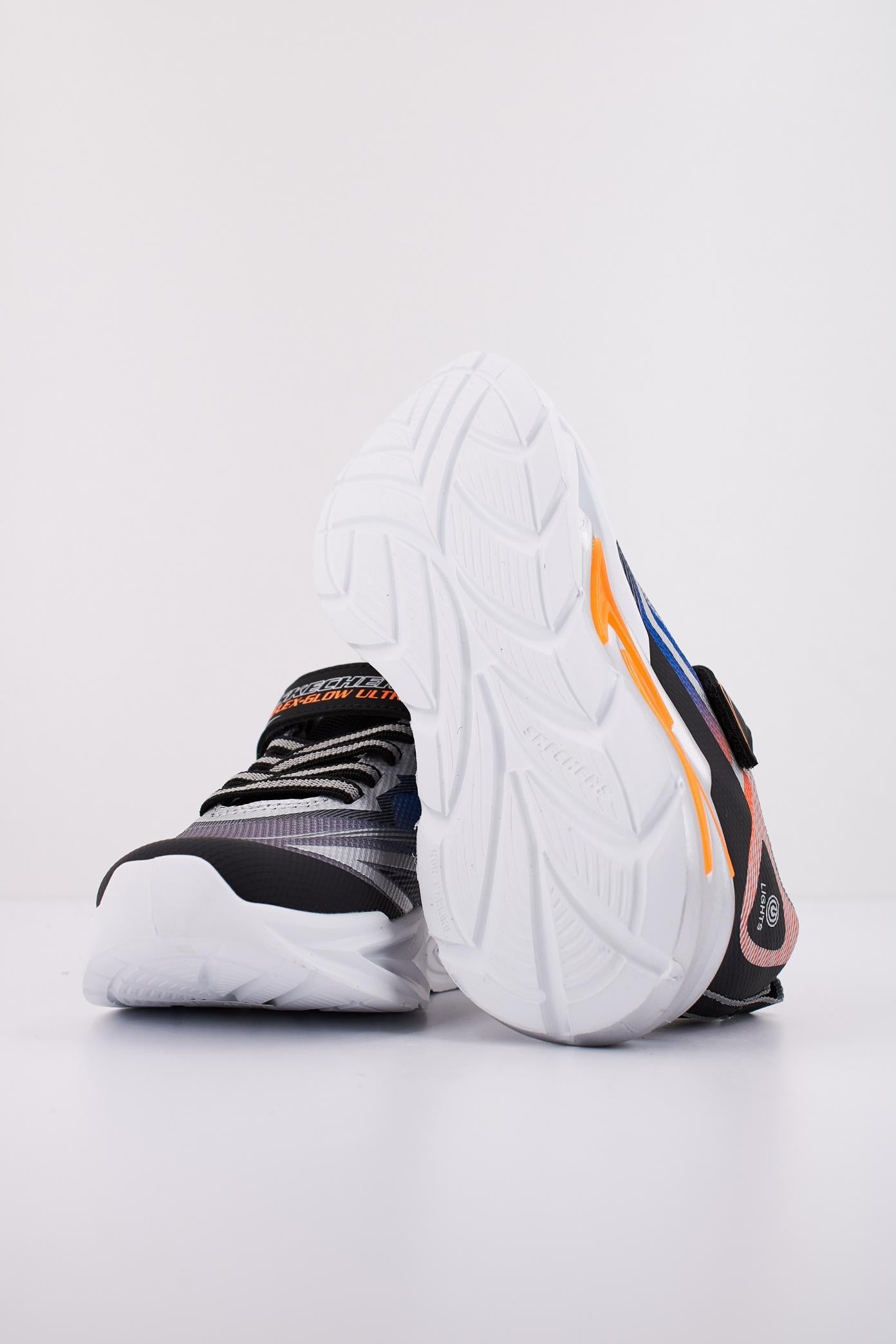 SKECHERS FLEX-GLOW ULTRA en color PLATA  (5)
