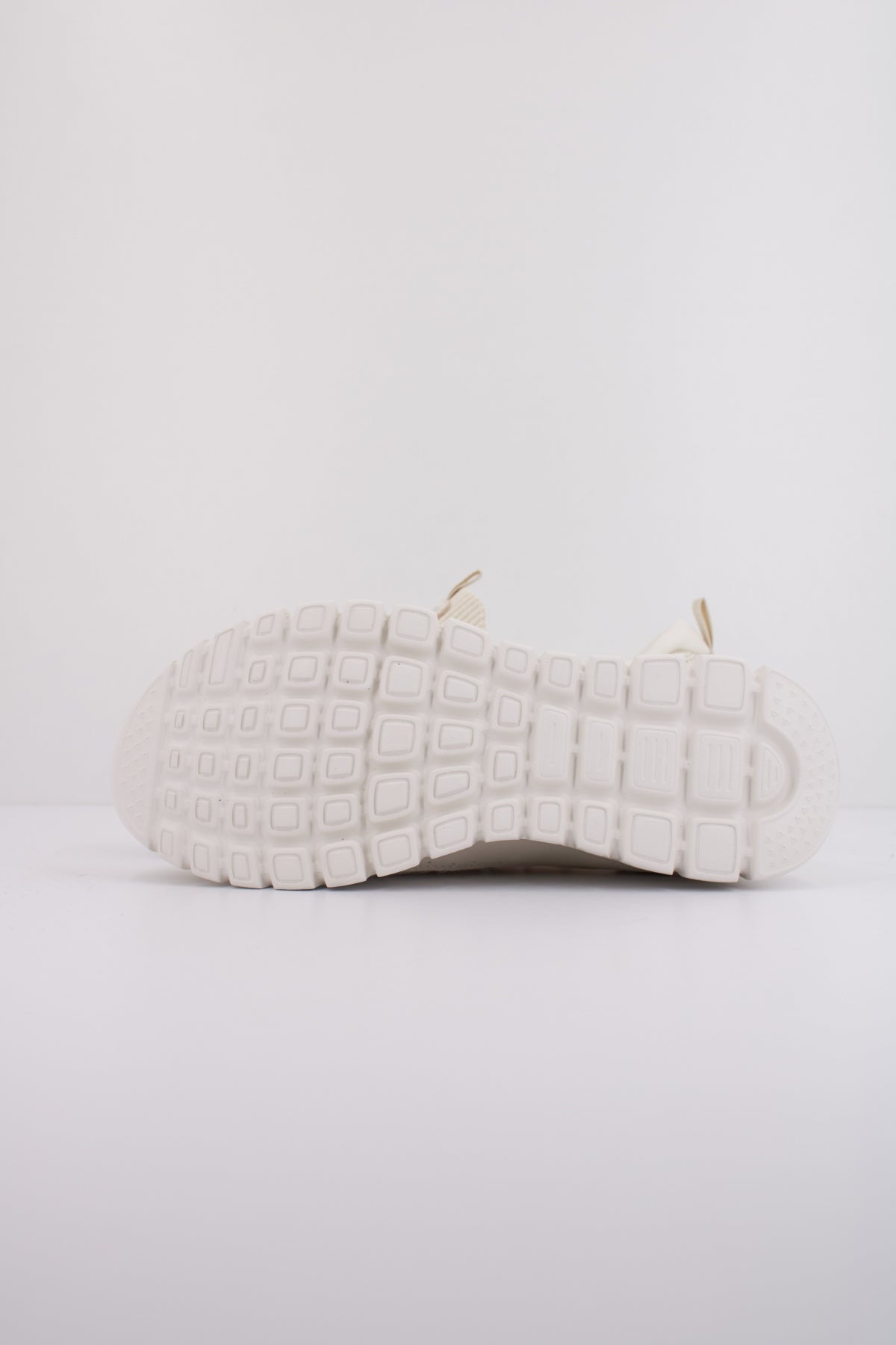 SKECHERS GRACEFUL en color BEIS  (5)