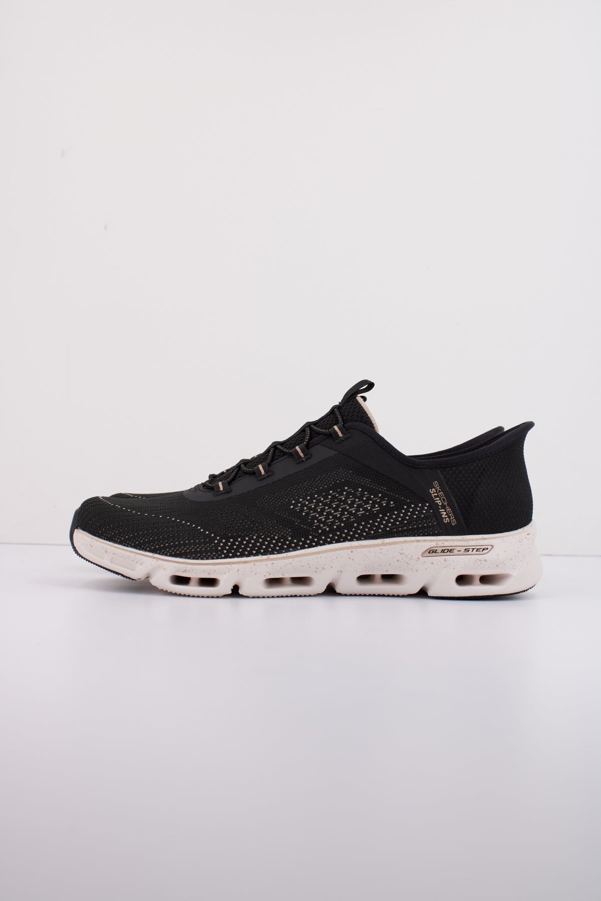 SKECHERS GILDE STEP GRATIFY en color NEGRO  (1)