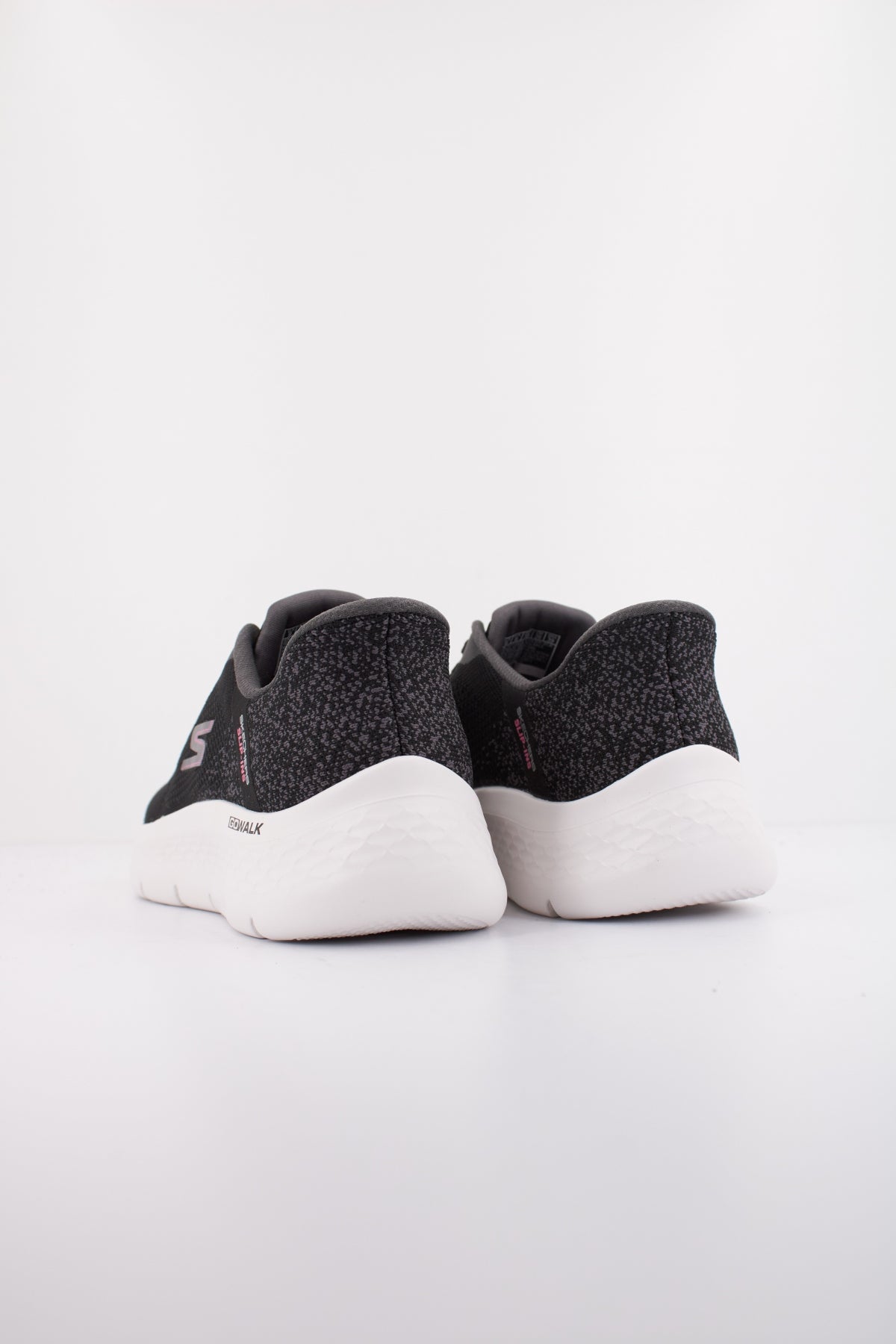 SKECHERS  GO WALK FLEX SAFIYA  en color NEGRO  (4)