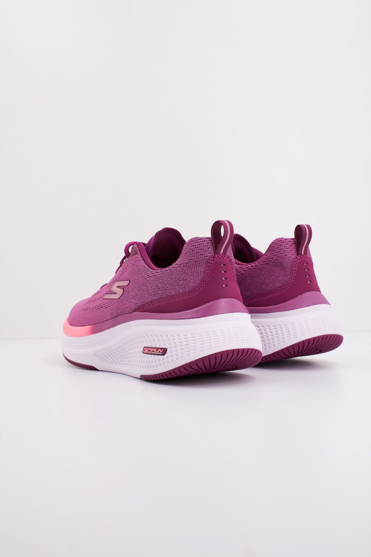 SKECHERS GO RUN ELEVATE . en color VIOLETA  (4)