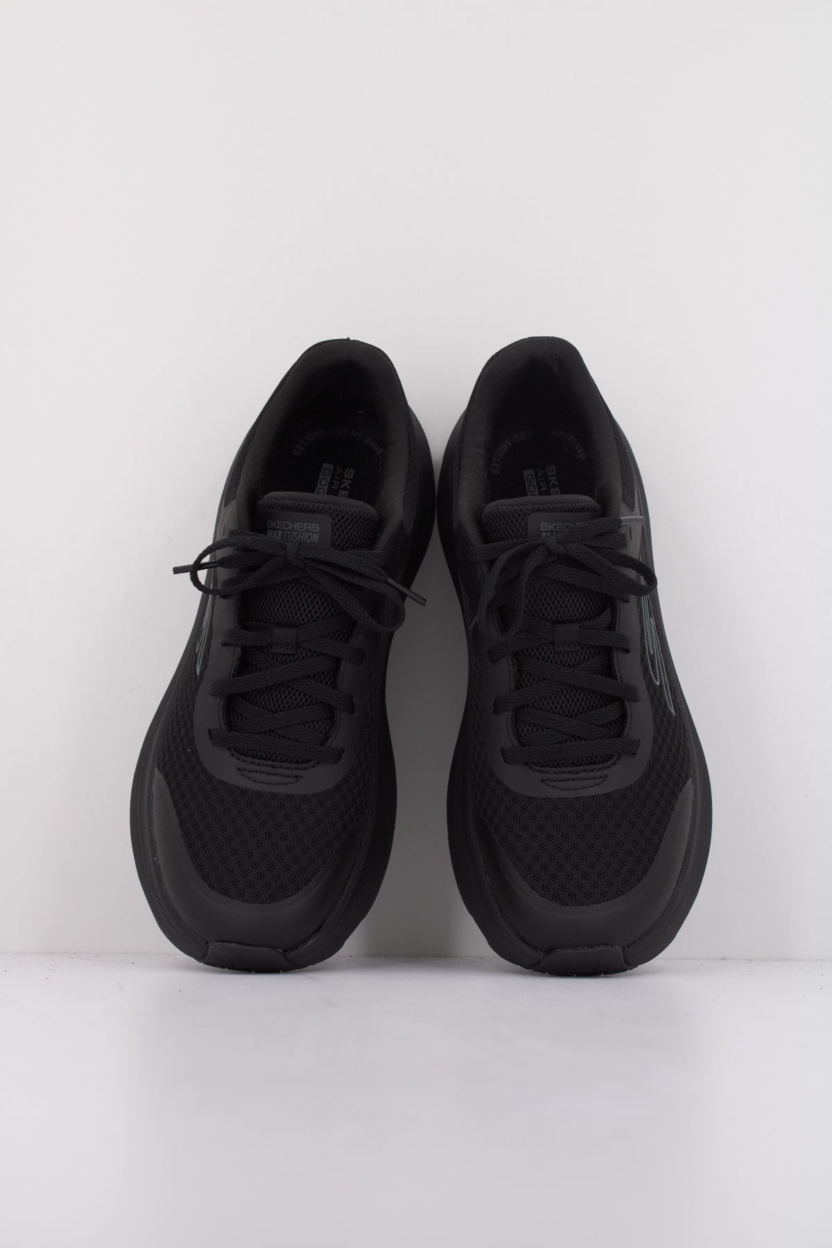 SKECHERS MAX CUSHIONING ENDEA en color NEGRO  (3)