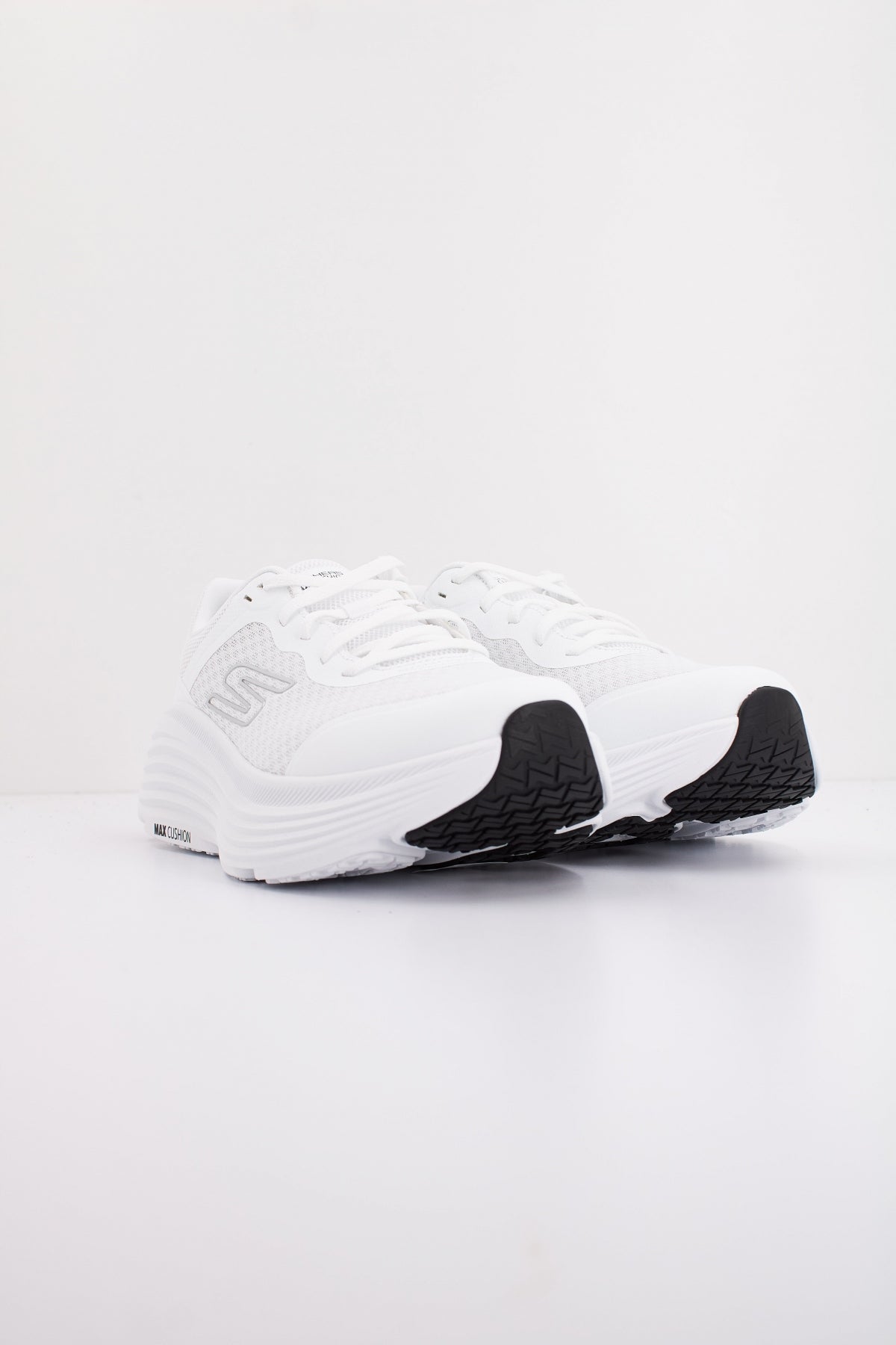 SKECHERS  MAX CUSHIONING ENDEA en color BLANCO  (2)