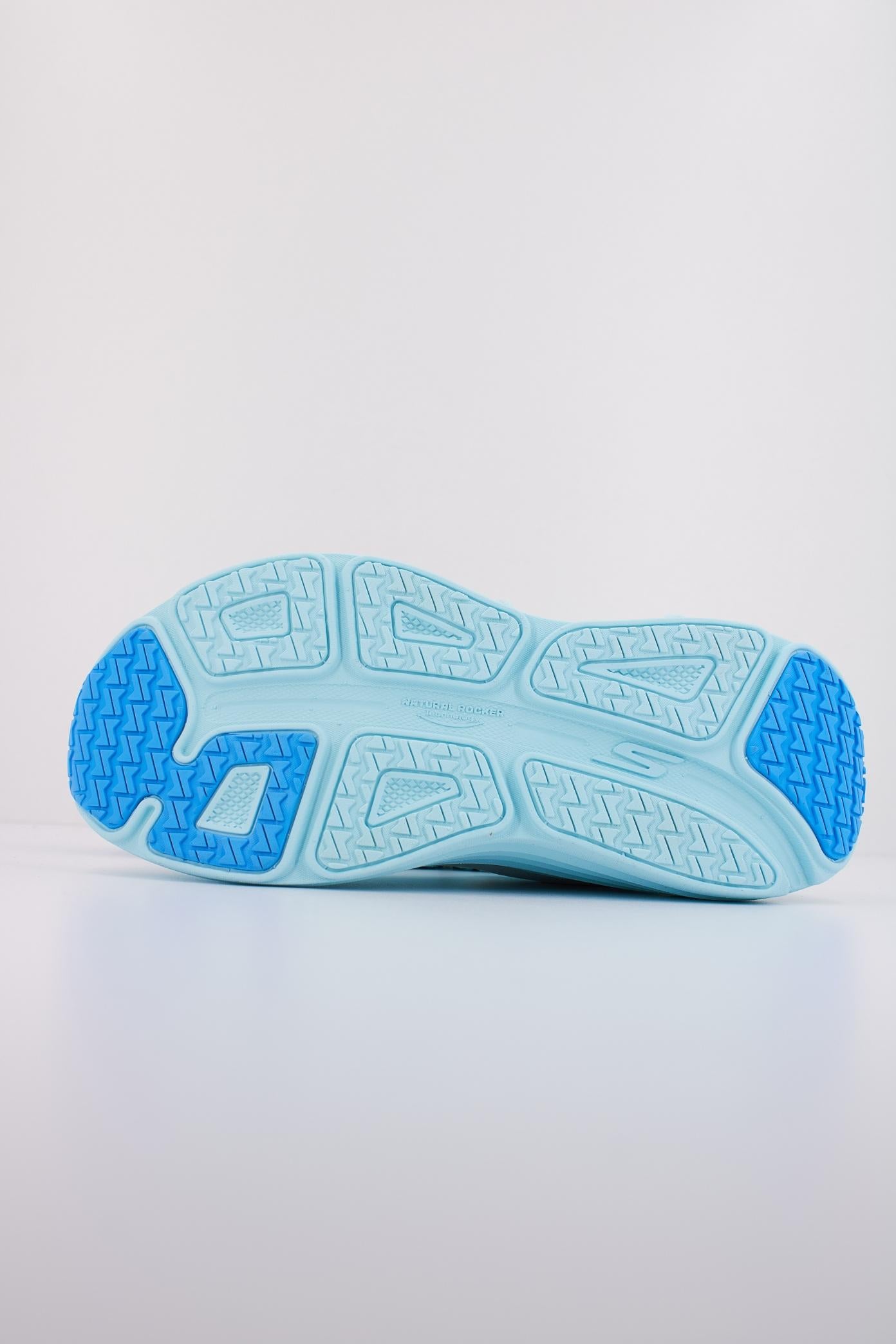 SKECHERS MAX CUSHIONING ENDEAVOUR en color BLANCO  (5)