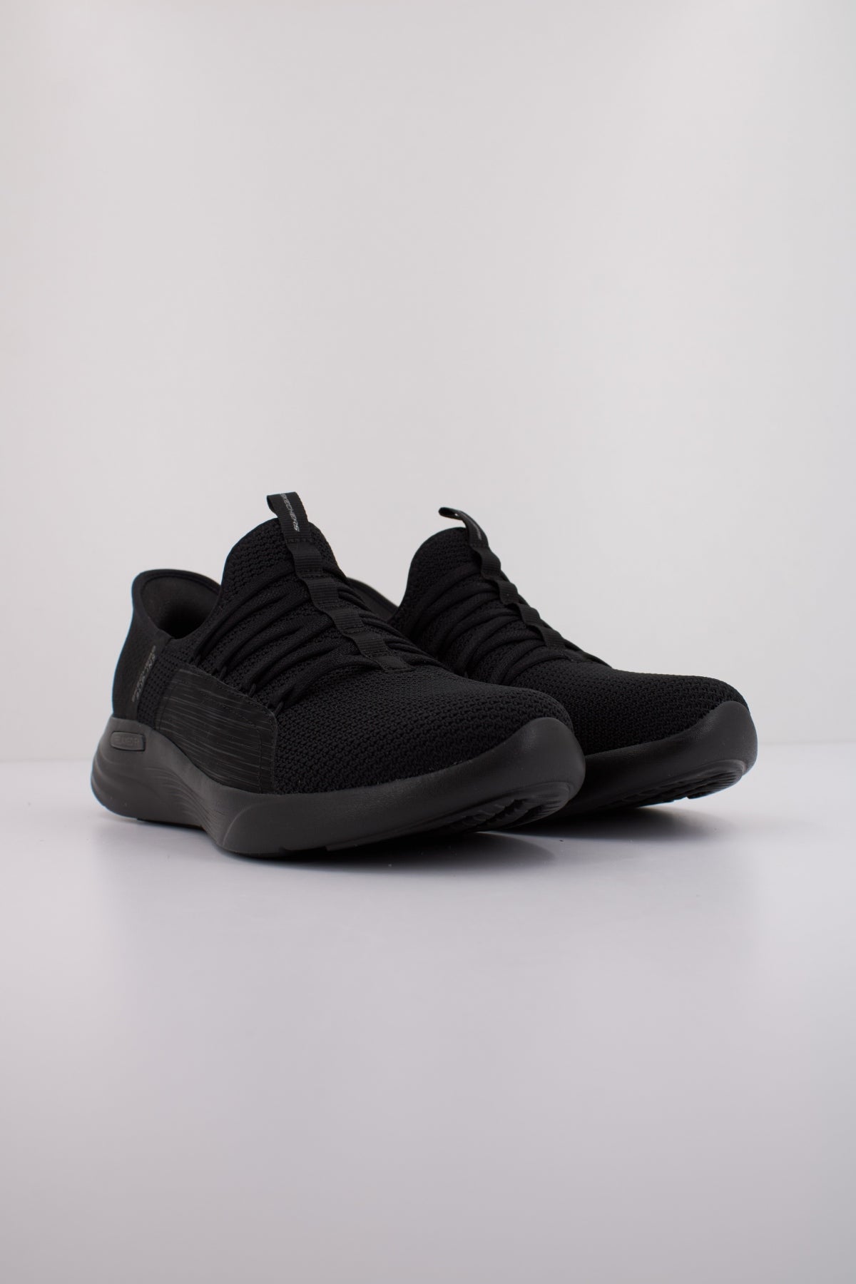 SKECHERS SLIP INS - RELAXED FIT SPORT en color NEGRO  (2)