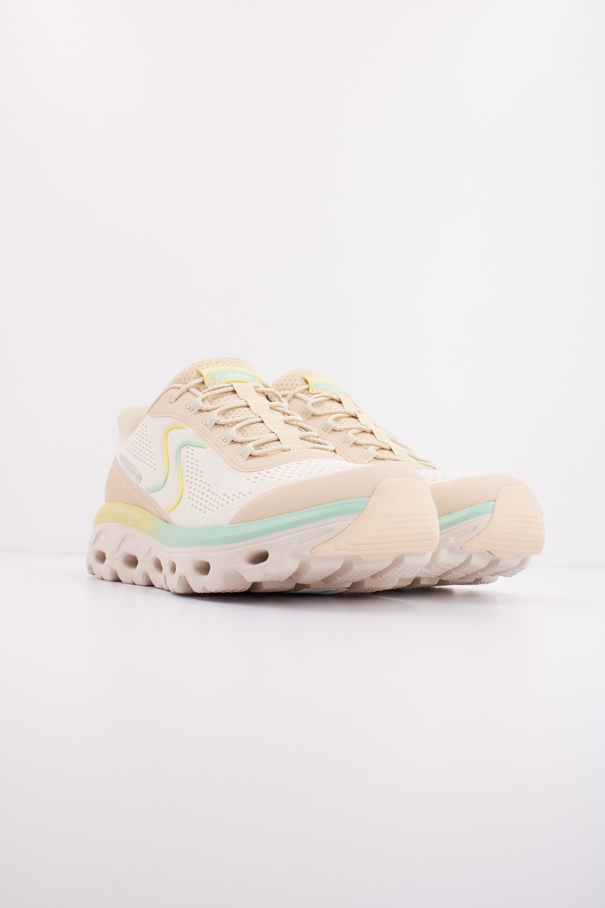 SKECHERS GLIDE STEP SOLE en color BEIS  (2)