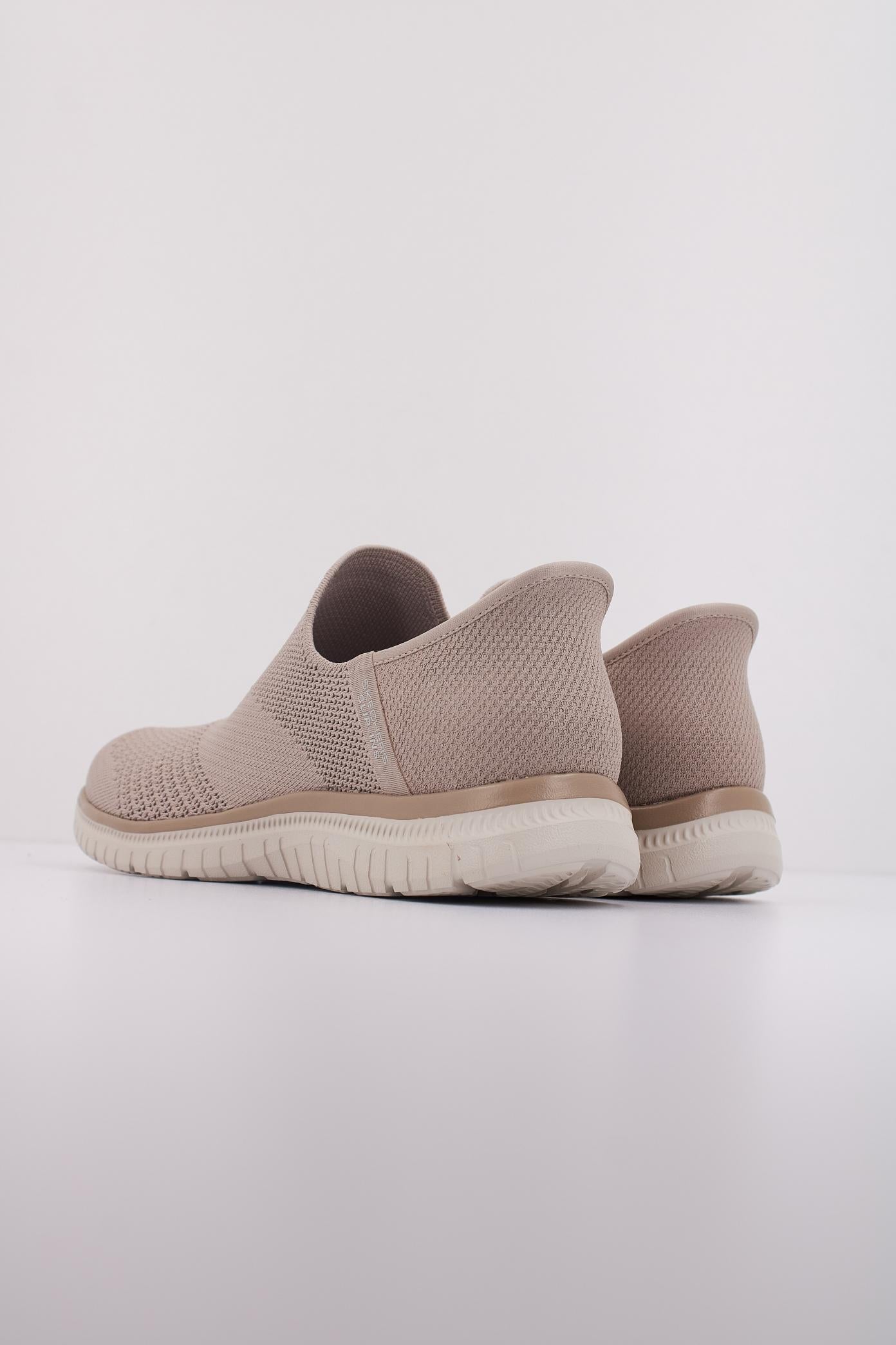 SKECHERS SLIP-INS VIRTUE - SLEEK en color MARRON CLARO  (4)