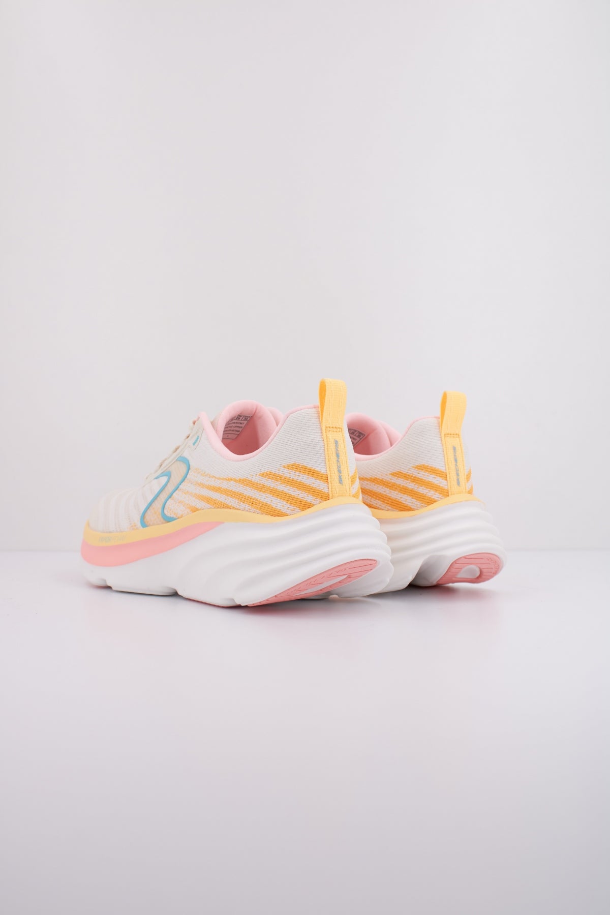 SKECHERS D'LUX VAPOR COOL BREEZE en color BEIS  (4)