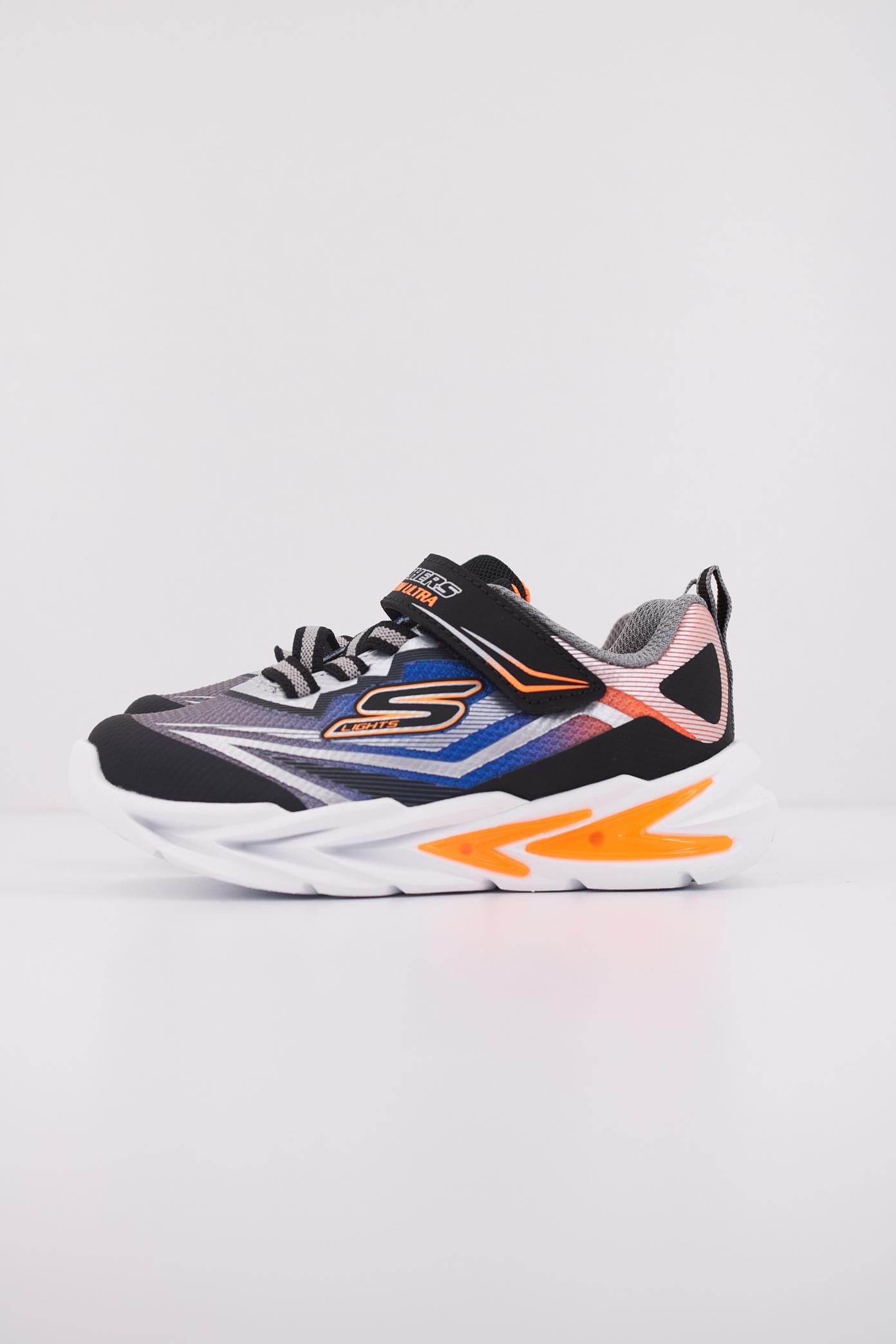 SKECHERS FLEX-GLOW ULTRA en color NEGRO  (1)