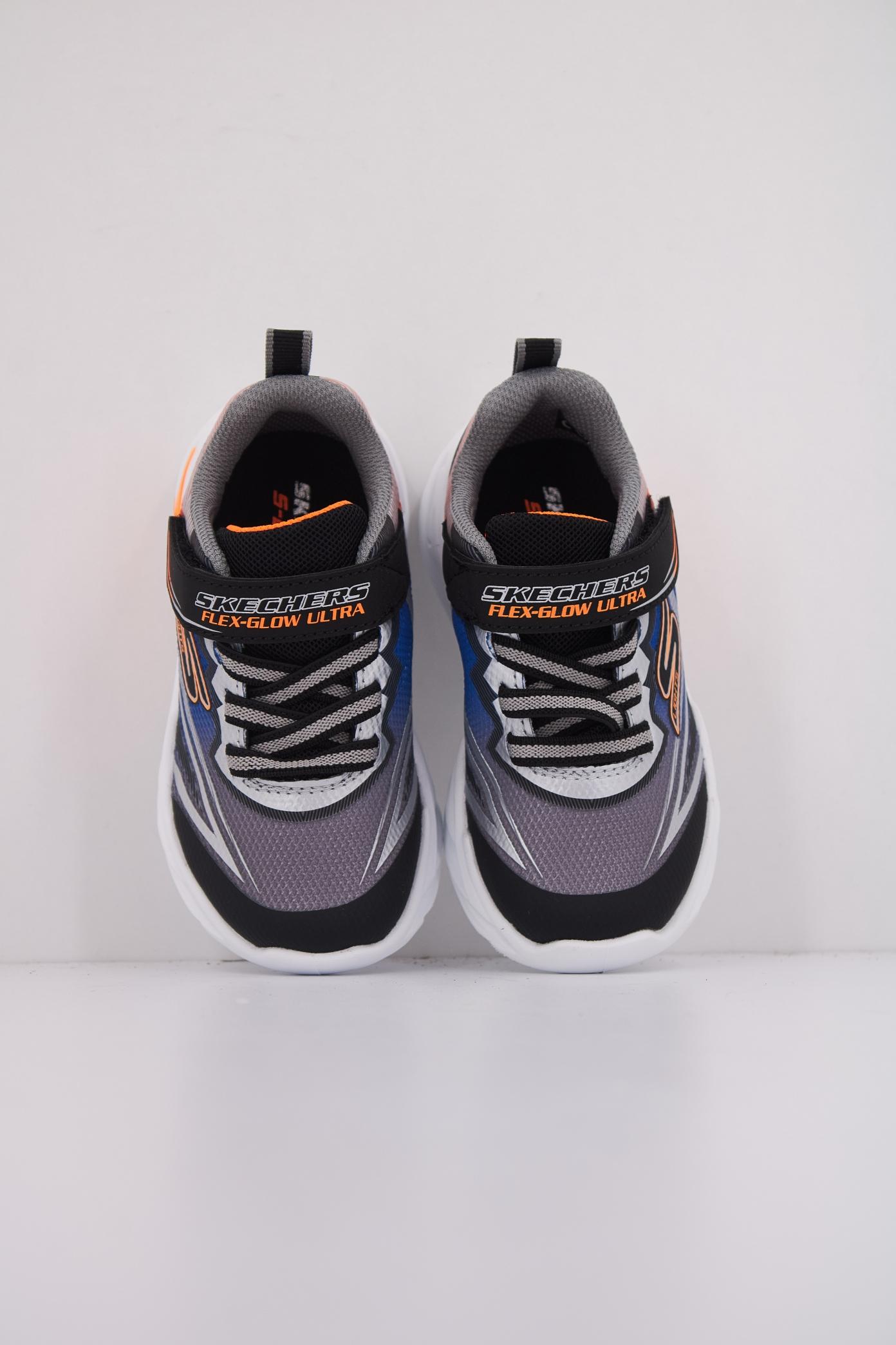 SKECHERS FLEX-GLOW ULTRA en color NEGRO  (3)
