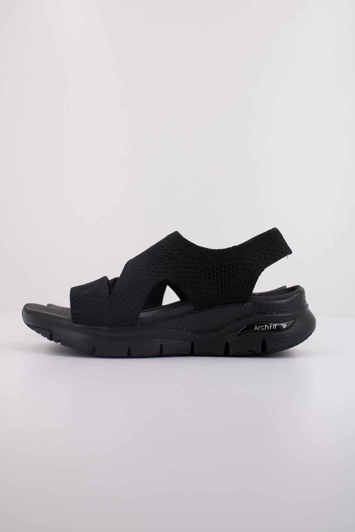 SKECHERS ARCH FIT en color NEGRO  (1)