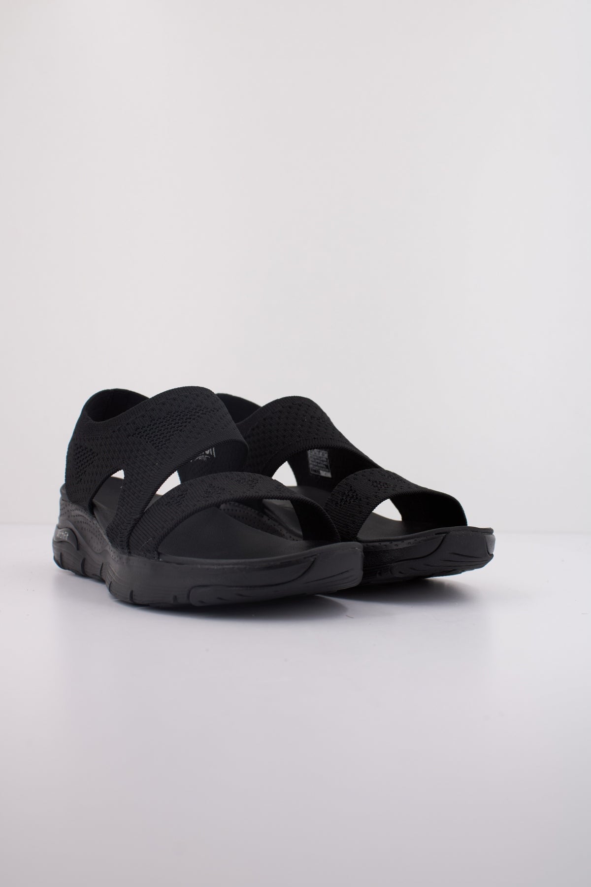 SKECHERS ARCH FIT en color NEGRO  (2)