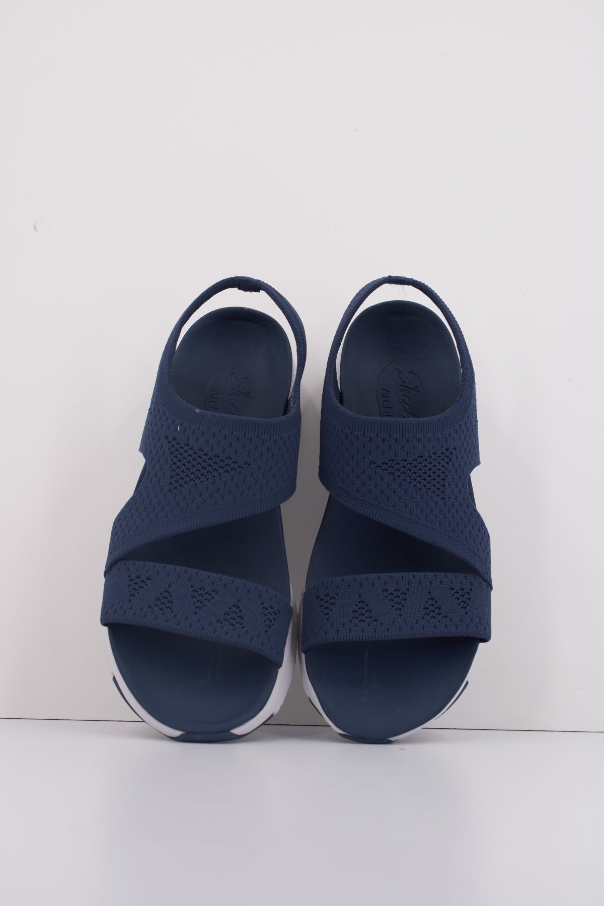 SKECHERS ARCH FIT en color AZUL  (3)