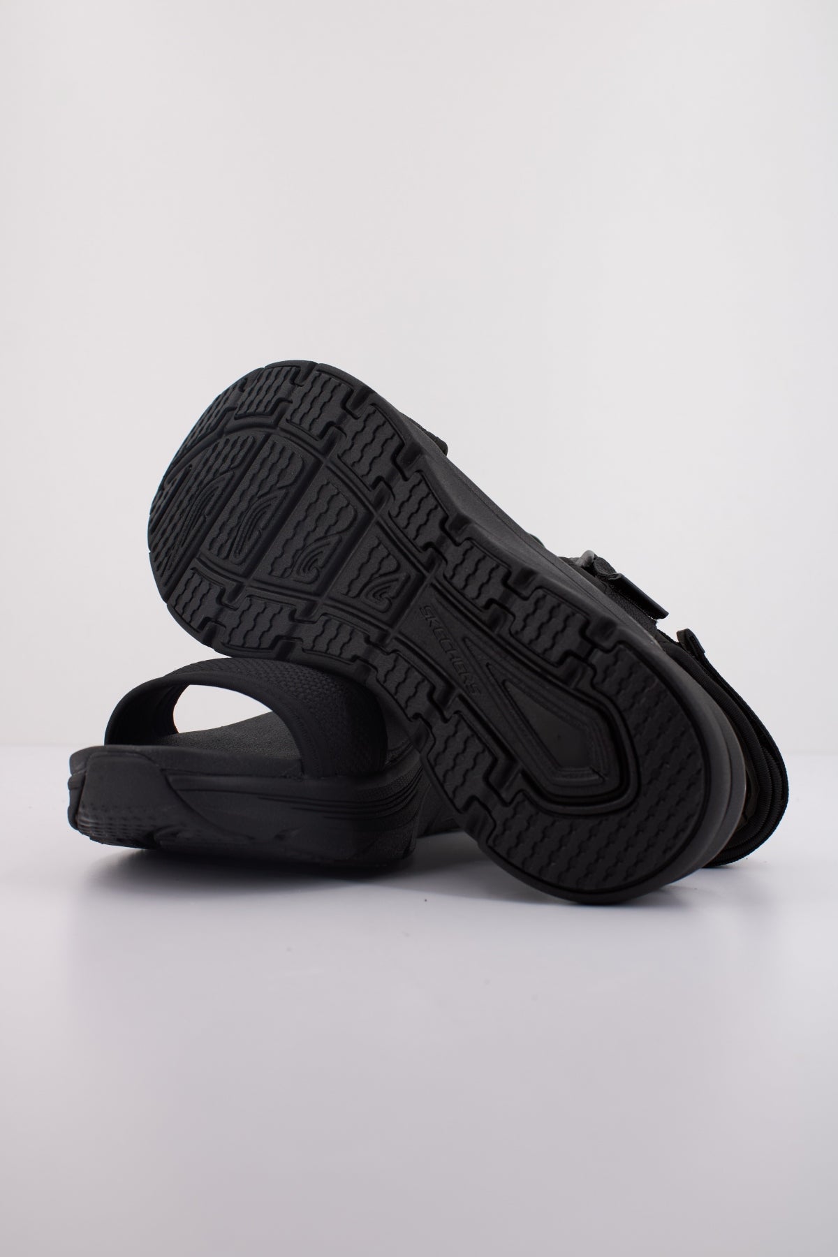 SKECHERS D'LUX WALKER en color NEGRO  (5)