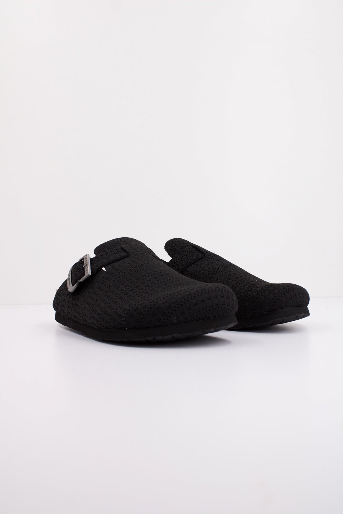 SKECHERS ARCH FIT GRANOLA en color NEGRO  (2)