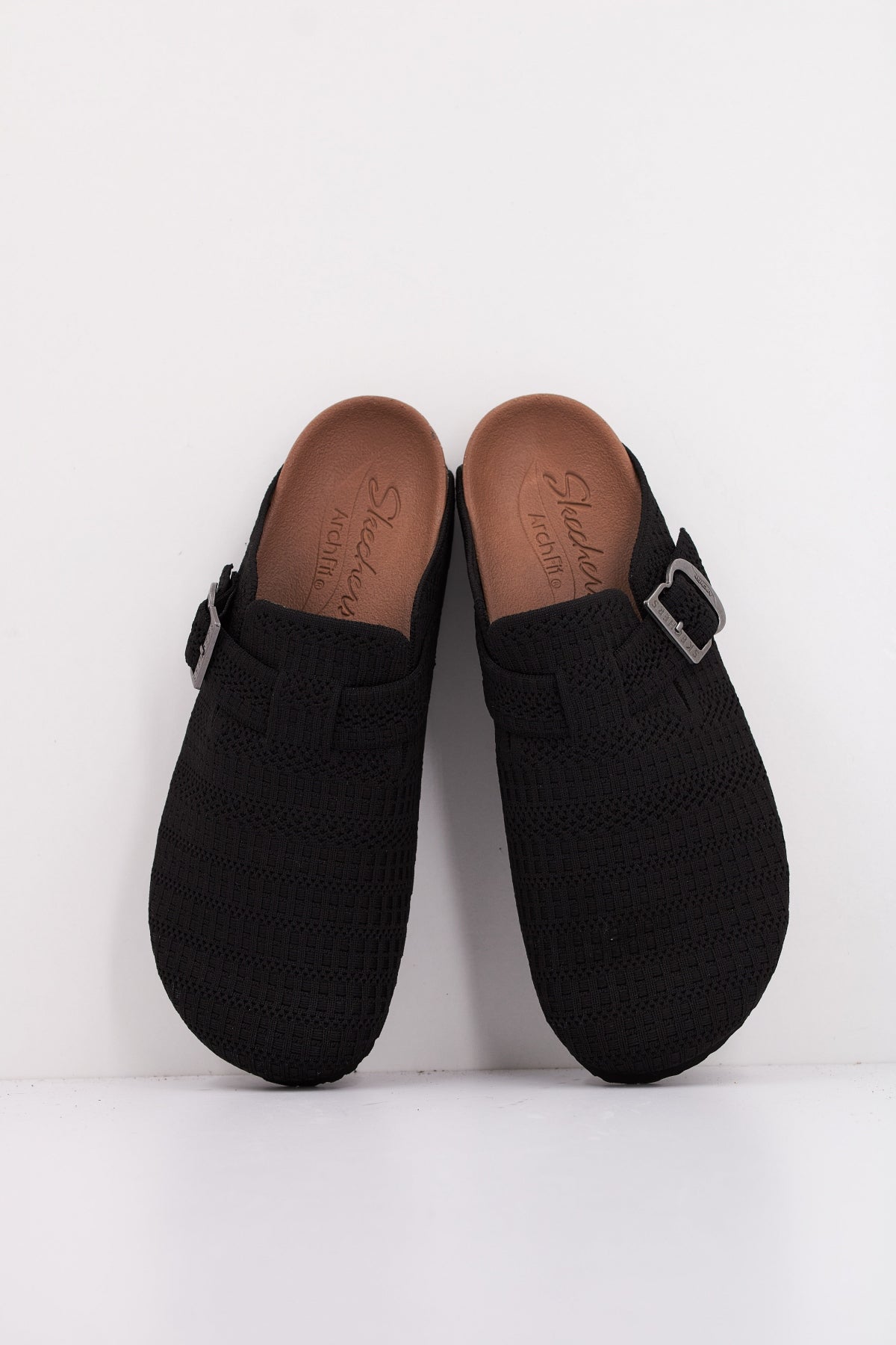 SKECHERS ARCH FIT GRANOLA en color NEGRO  (3)