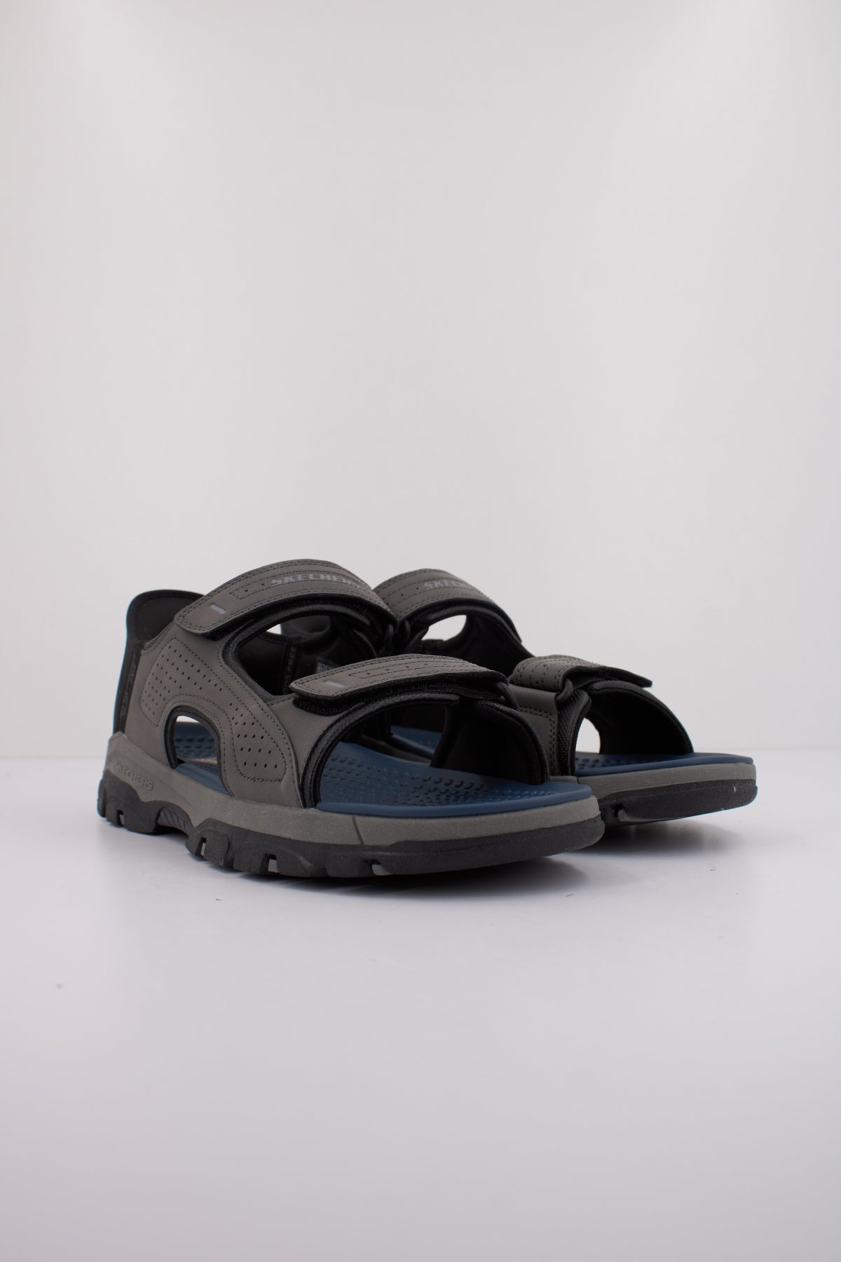 SKECHERS SLIP-INS TRESMEN-REECE  en color GRIS  (2)