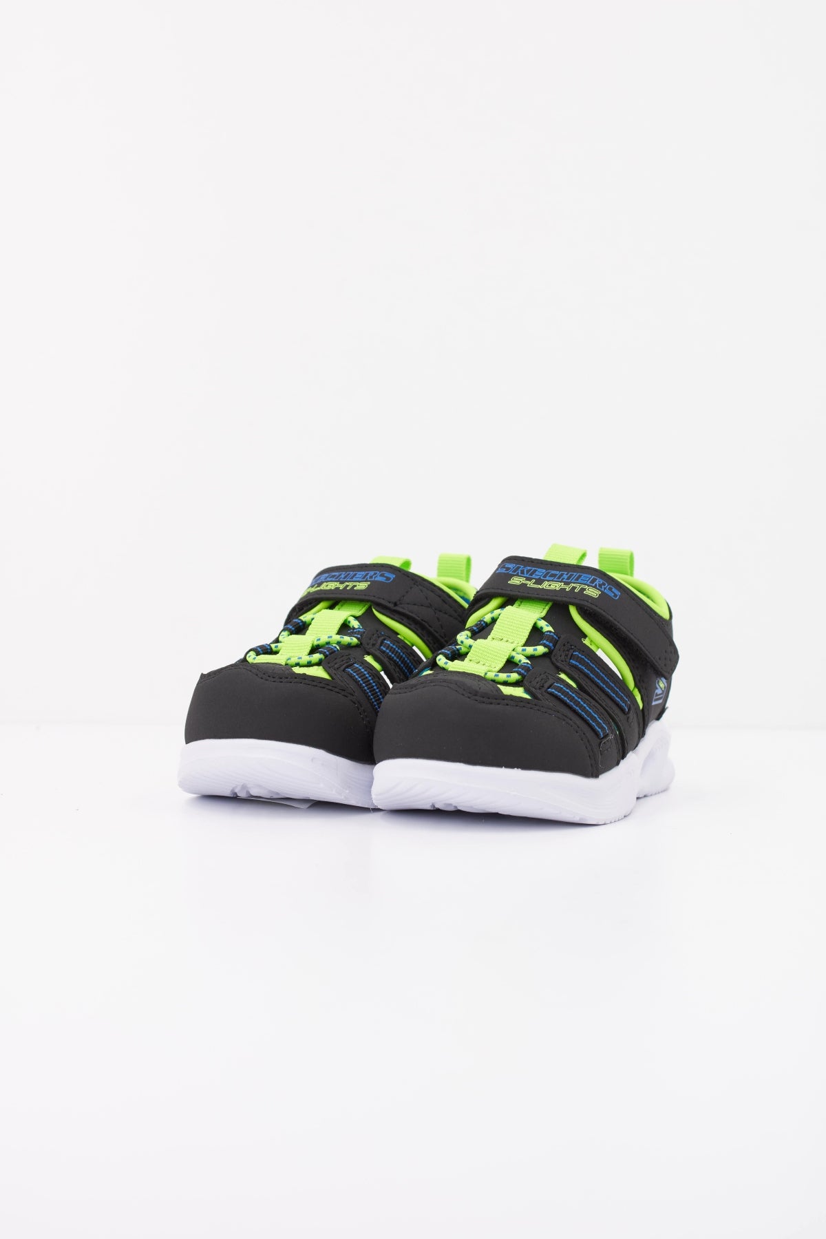 SKECHERS N  en color NEGRO  (2)