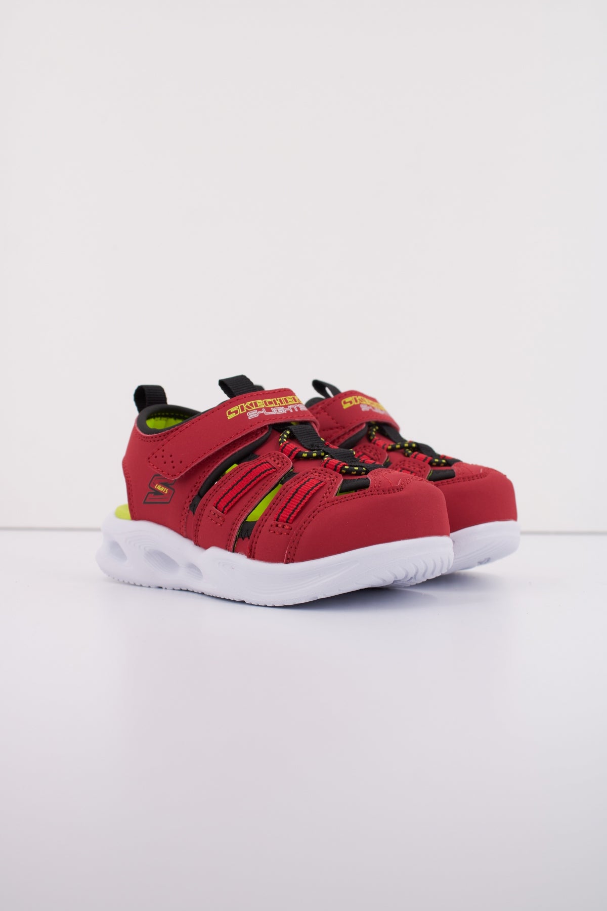 SKECHERS HYPER COAST en color ROJO  (2)