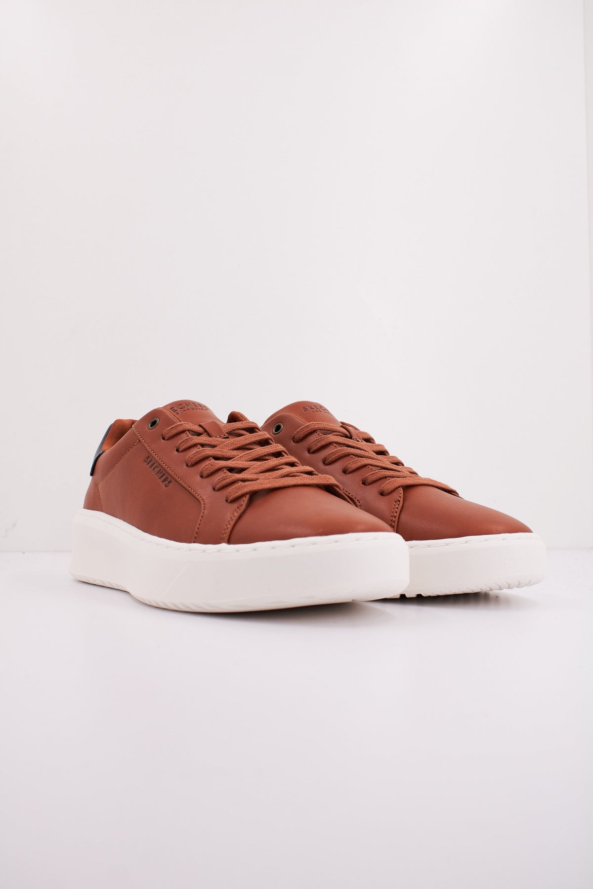 SKECHERS COURT BREAK en color MARRON  (2)