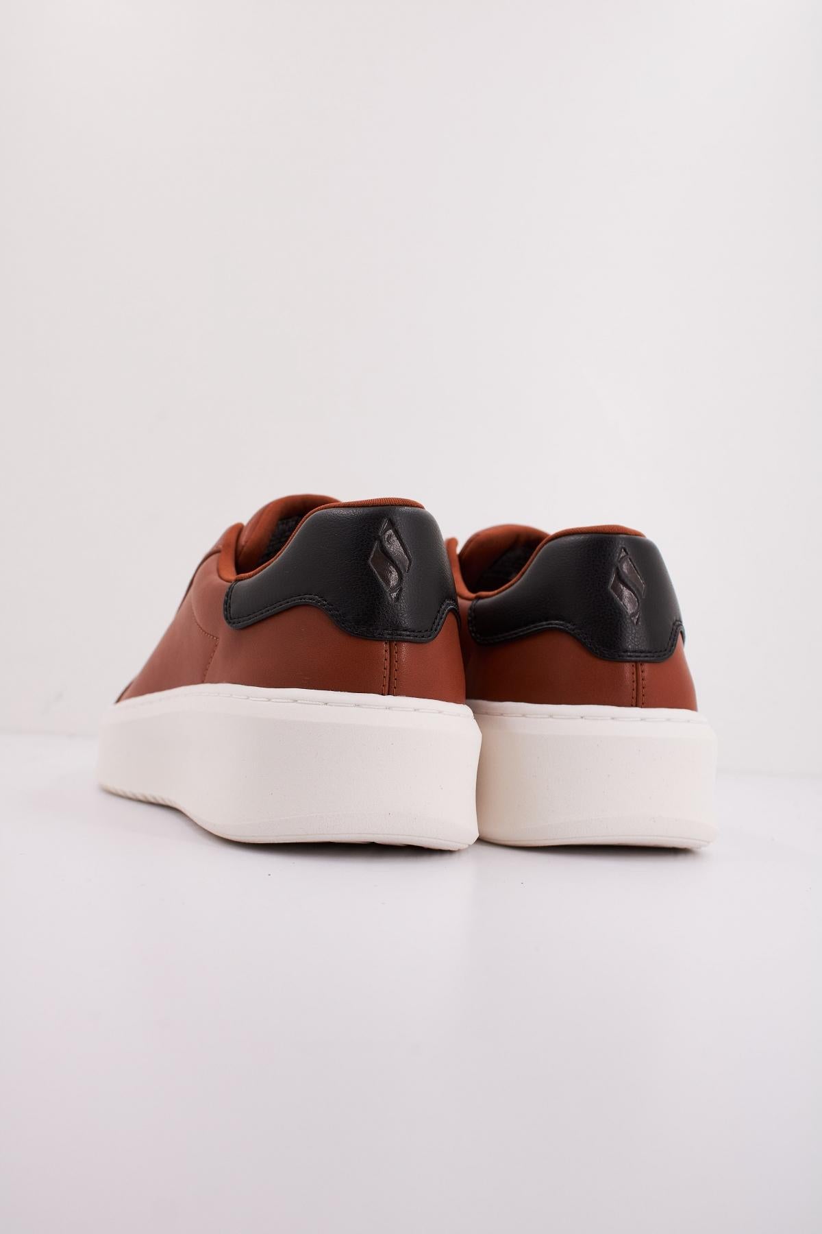 SKECHERS COURT BREAK en color MARRON  (4)