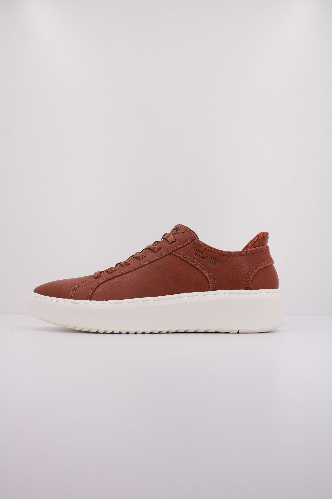 SKECHERS COURT BREAK SLIP-INS en color MARRON  (1)