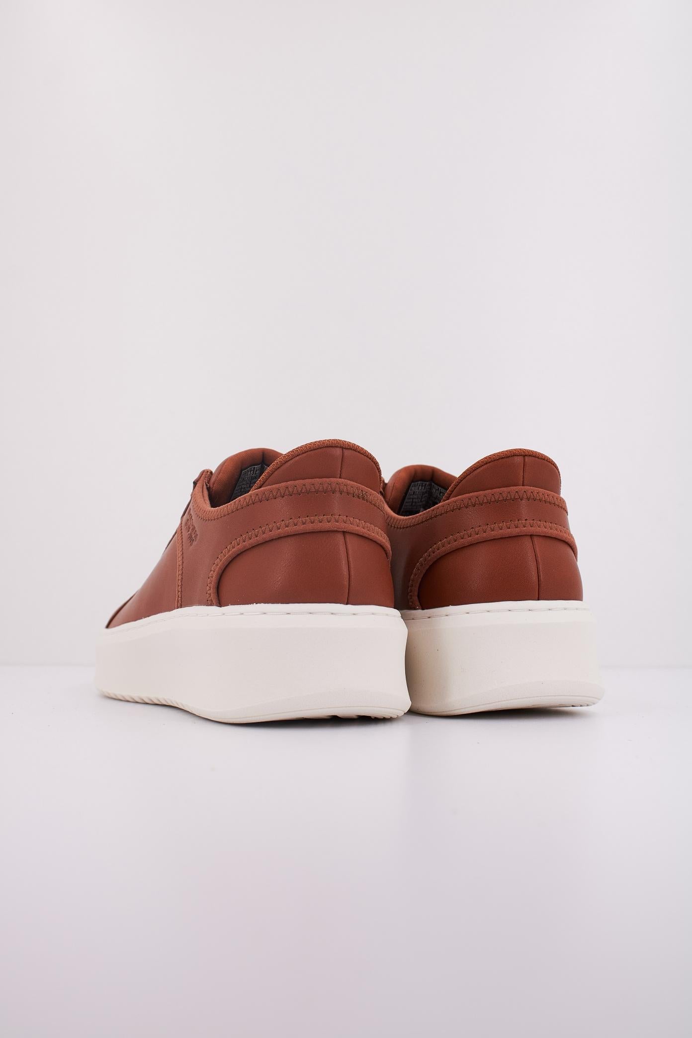SKECHERS COURT BREAK SLIP-INS en color MARRON  (4)