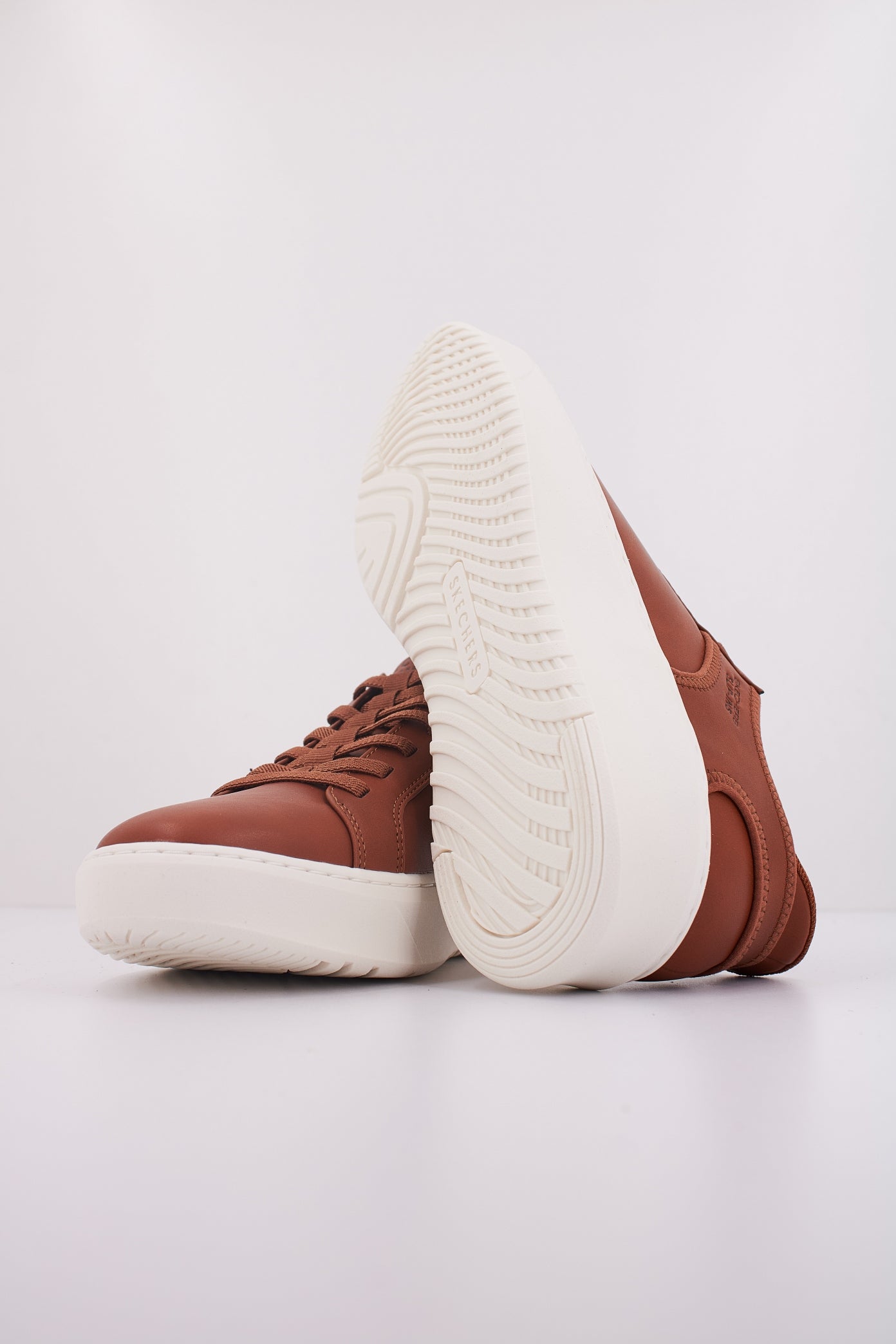 SKECHERS COURT BREAK SLIP-INS en color MARRON  (5)