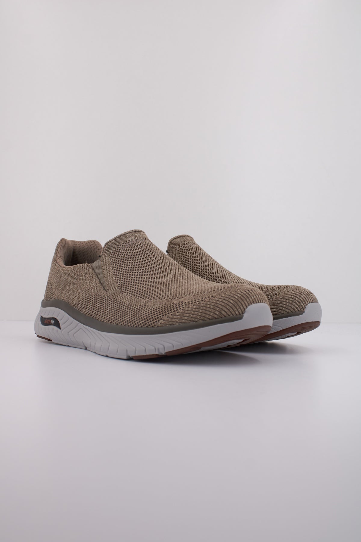 SKECHERS  ARCH FIT CROSSER  en color MARRON  (2)
