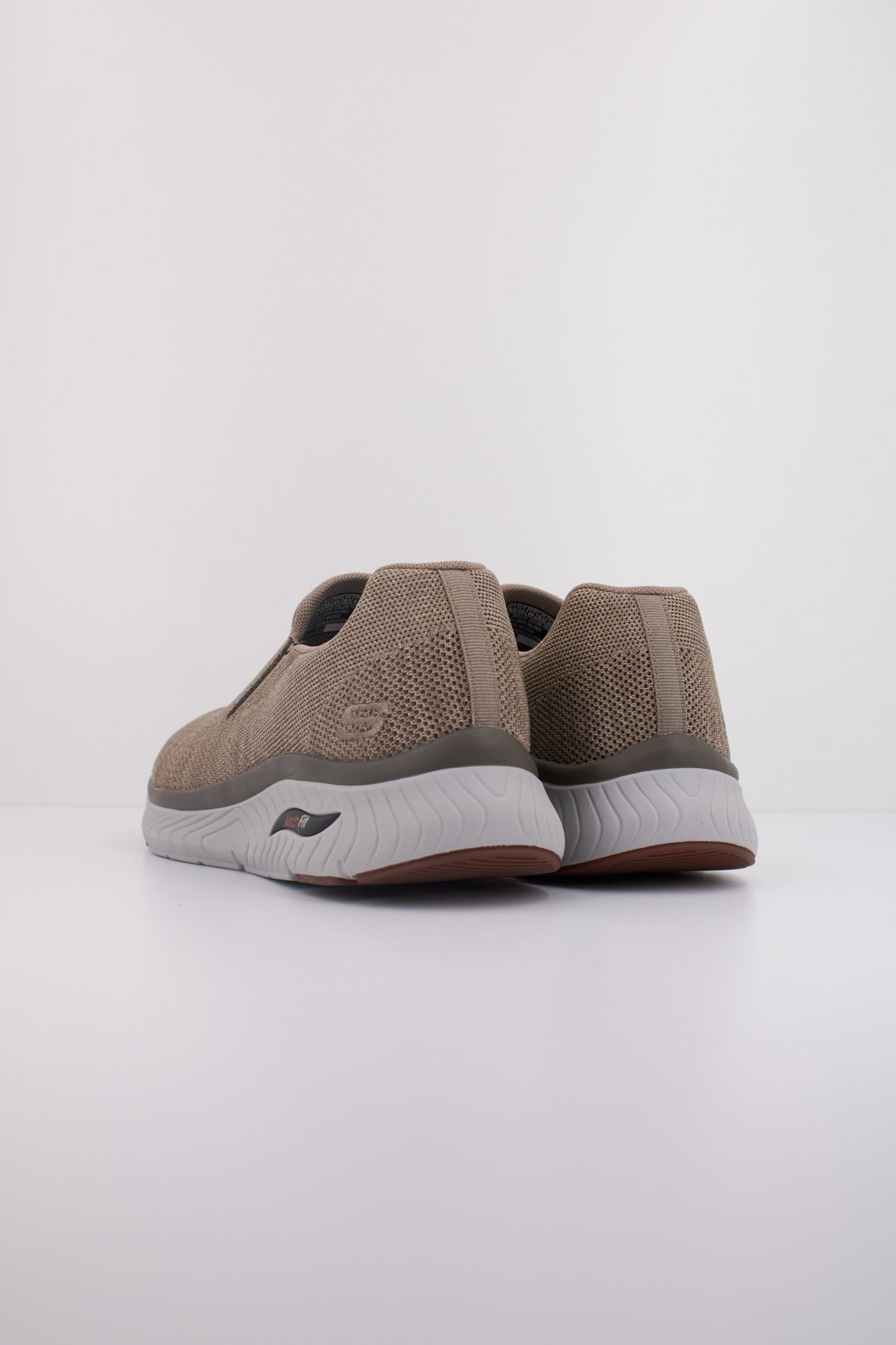 SKECHERS  ARCH FIT CROSSER  en color MARRON  (4)