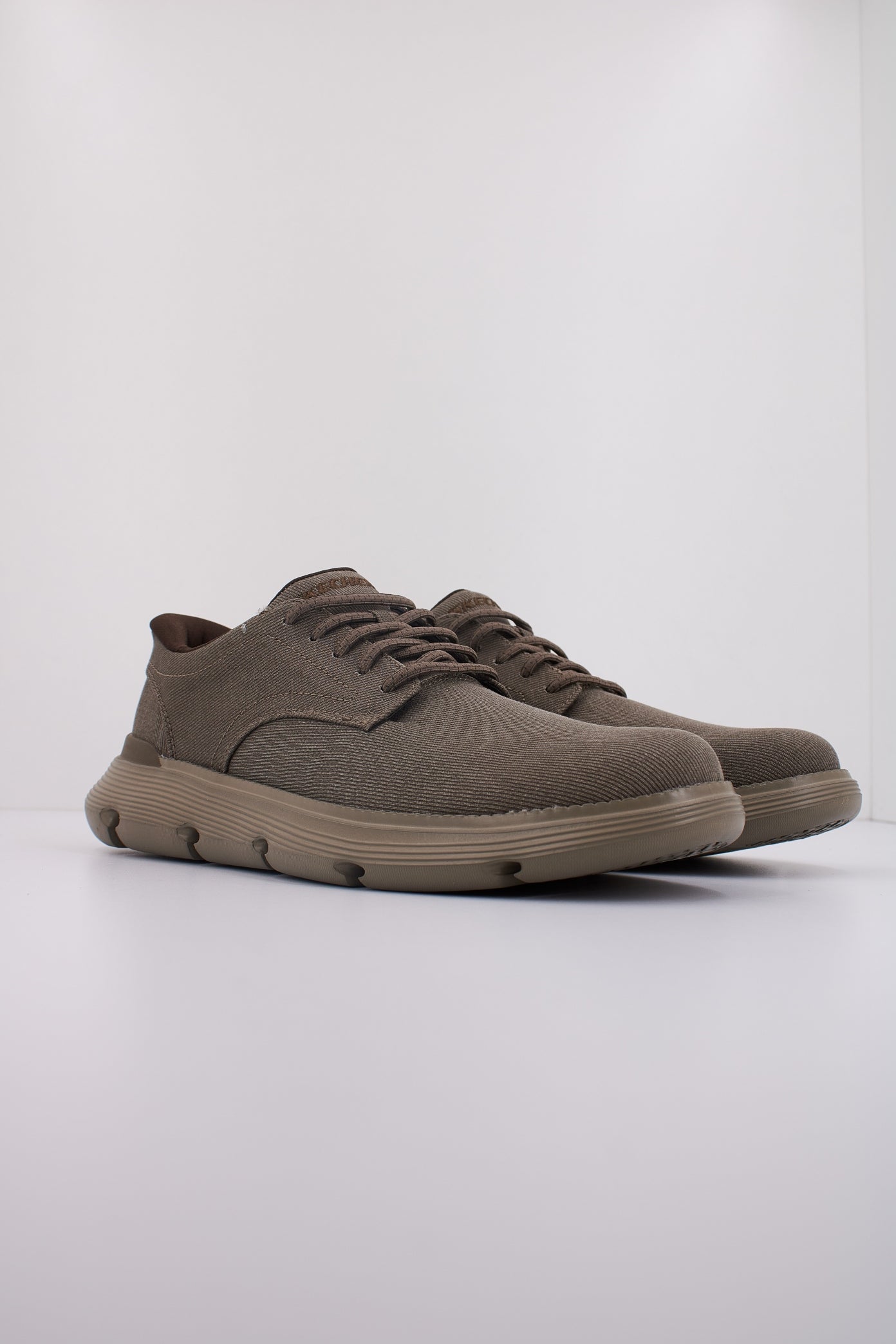SKECHERS GARZA S SLIP-INS en color MARRON  (2)