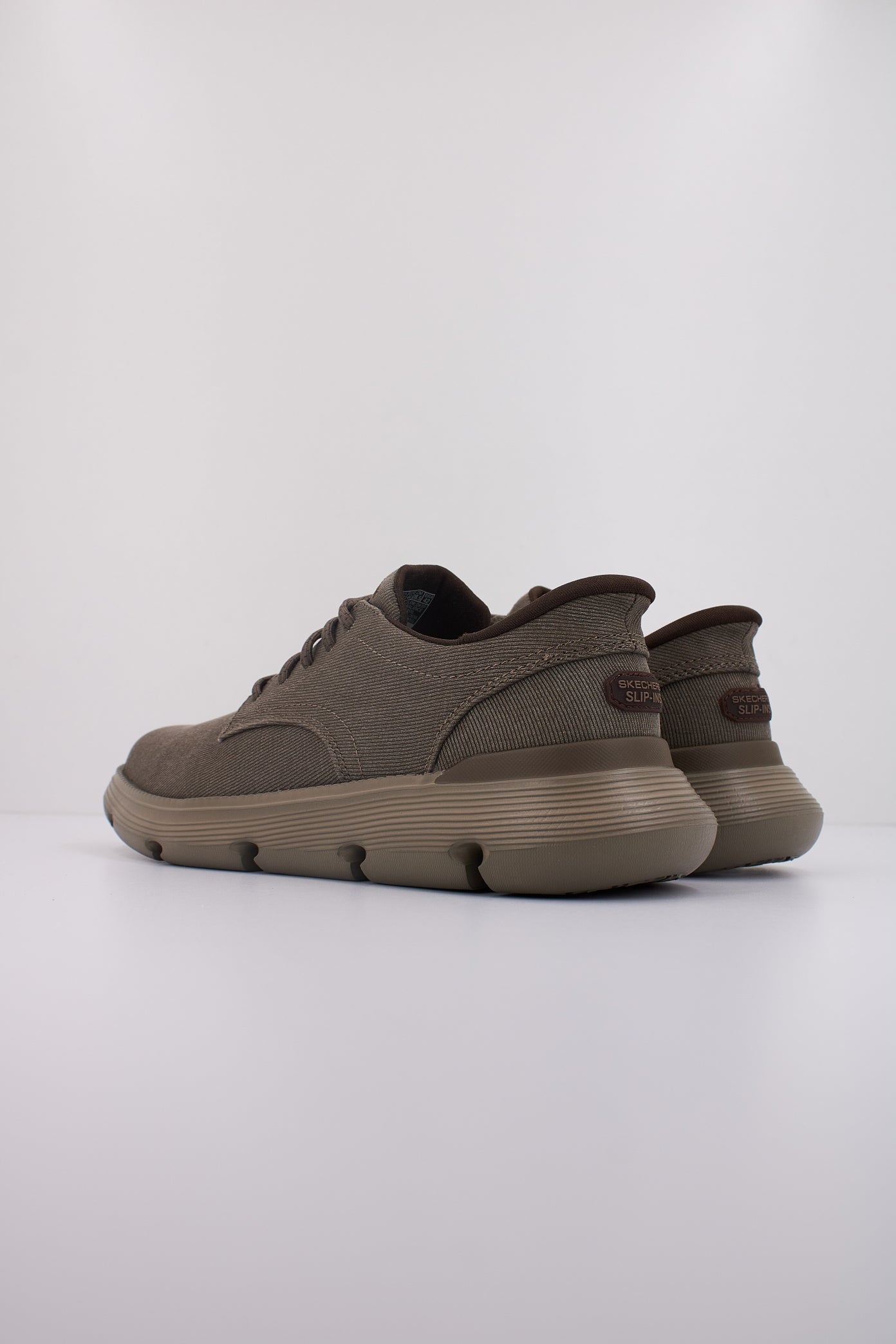 SKECHERS GARZA S SLIP-INS en color MARRON  (4)