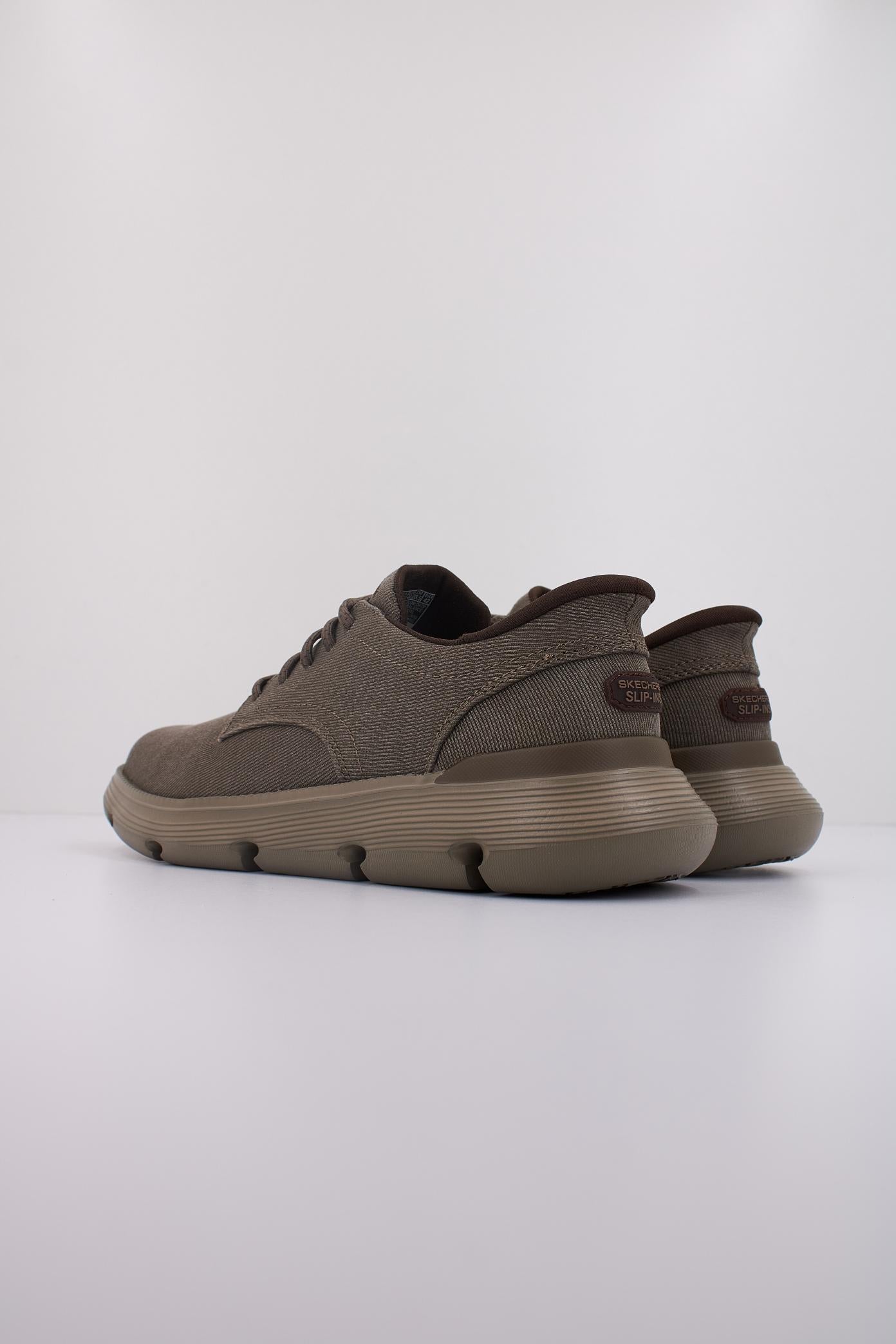 SKECHERS GARZA S SLIP-INS en color MARRON  (4)