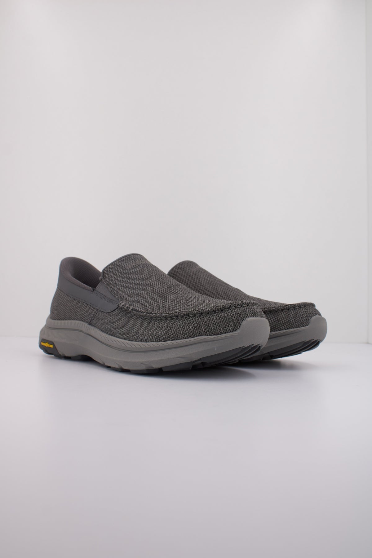 SKECHERS G POLLARD en color GRIS  (2)