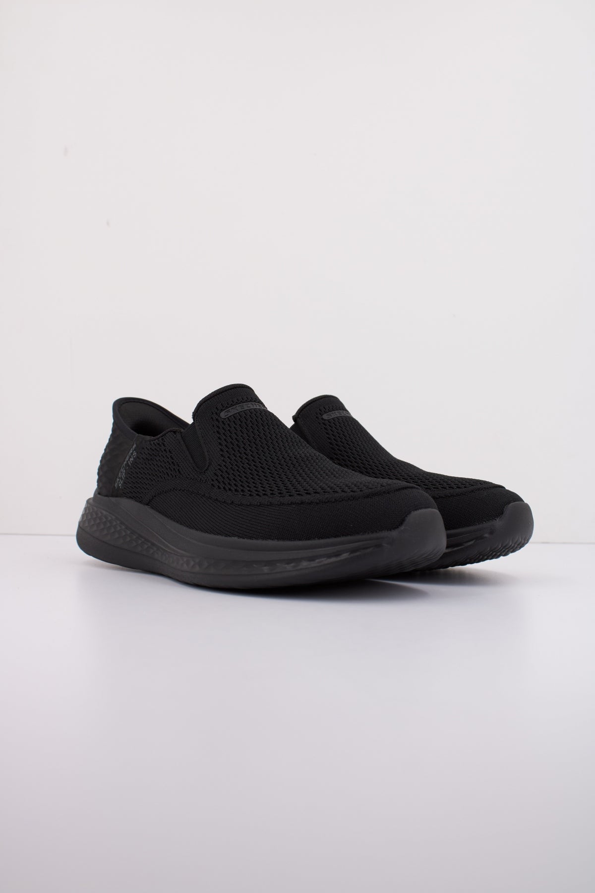 SKECHERS SLIP-INS SLADE en color NEGRO  (2)