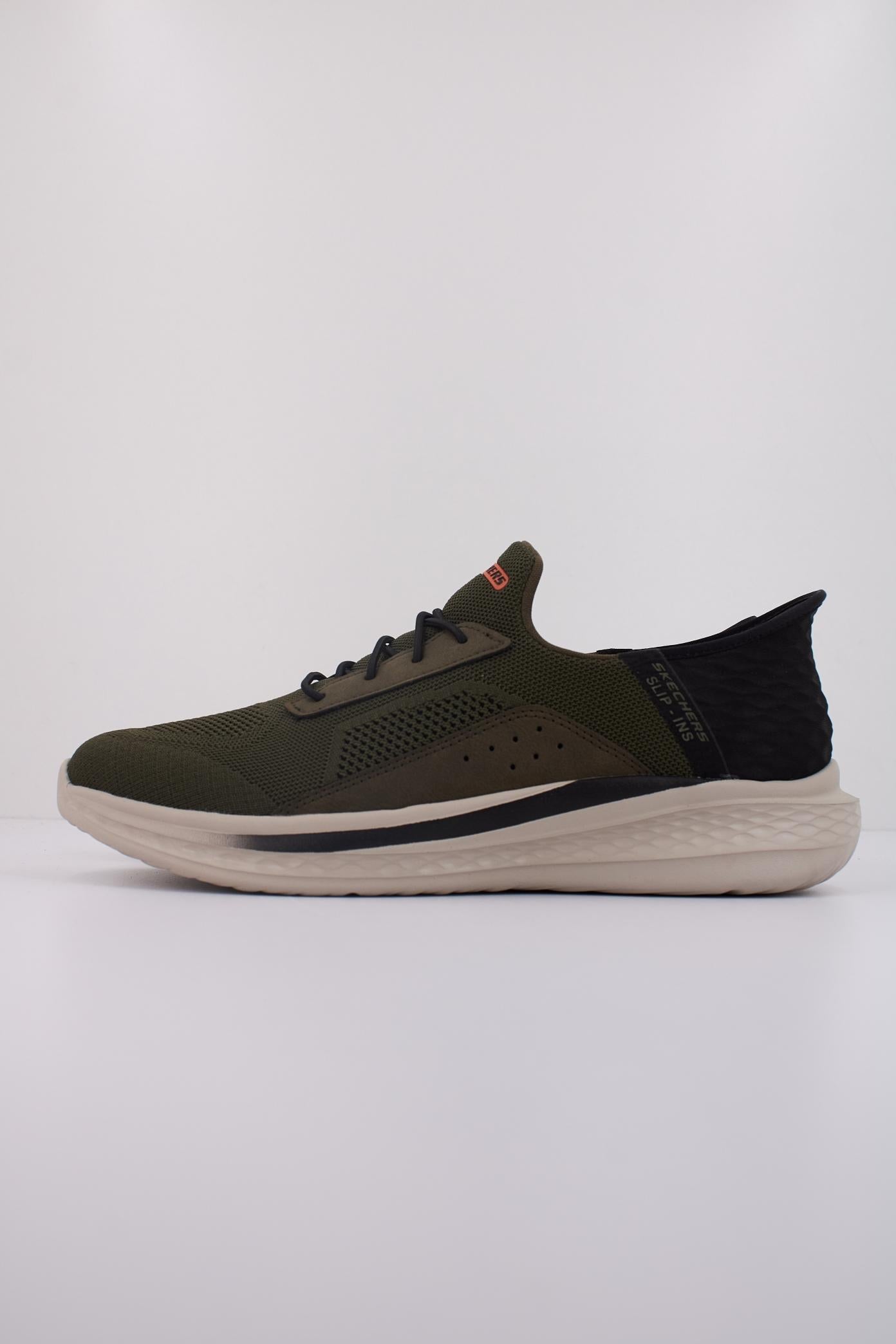 SKECHERS SLIP-INS S SLADE en color VERDE  (1)