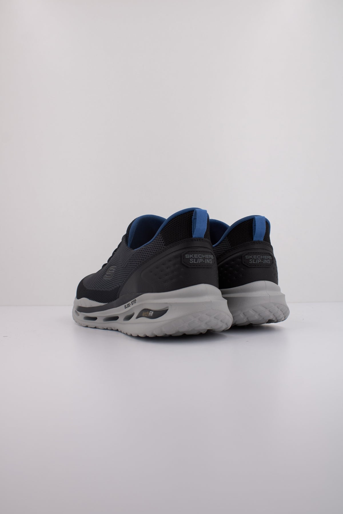 SKECHERS ARCH FIT ORVAN en color NEGRO  (4)