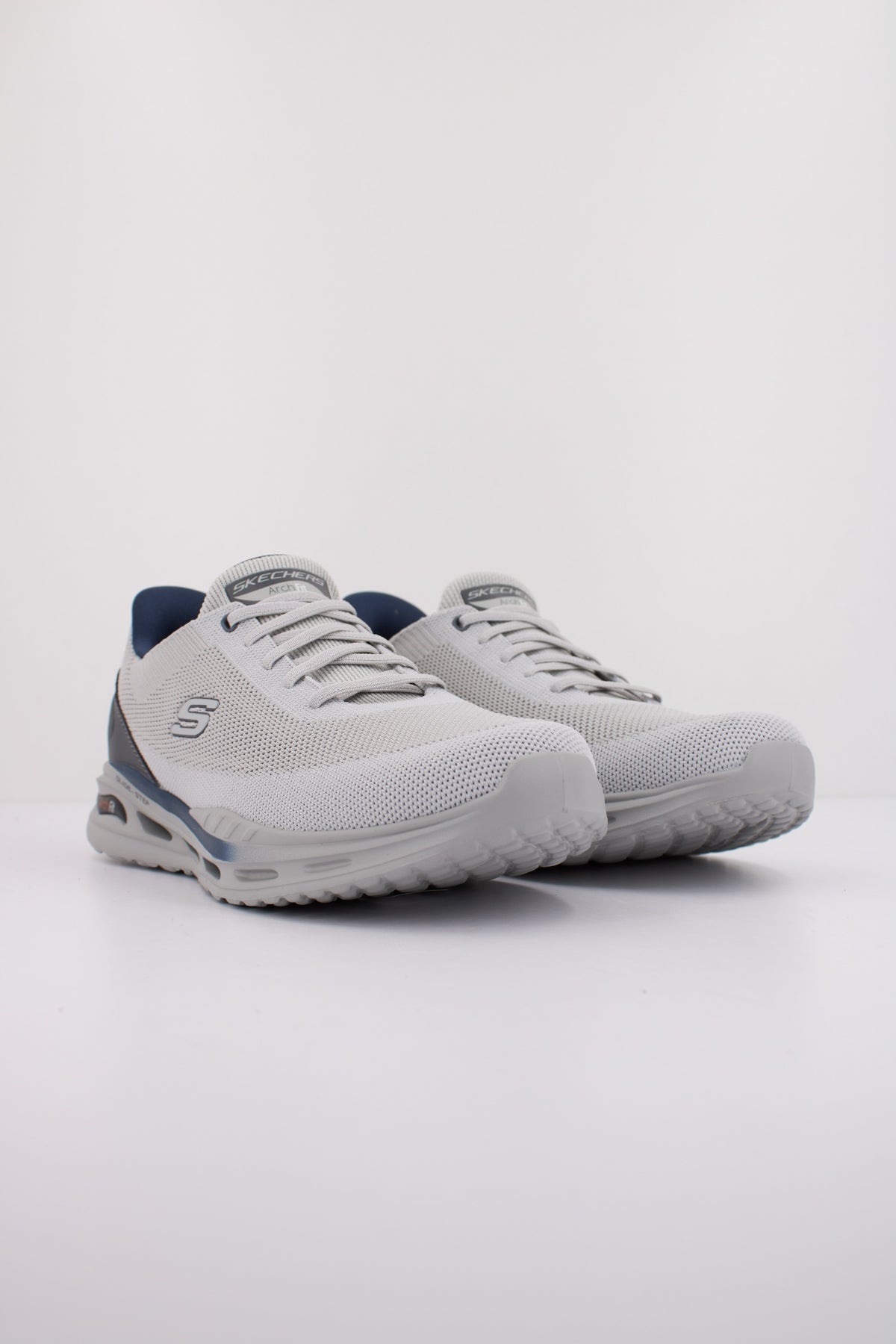 SKECHERS ARCH FIT ORVAN SLIP-INS en color GRIS  (2)