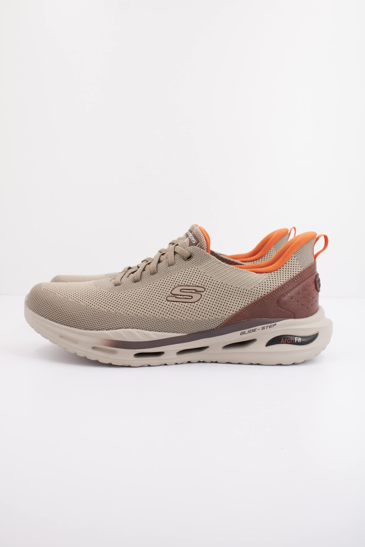 SKECHERS ARCH FIT ORVAN en color VERDE  (1)