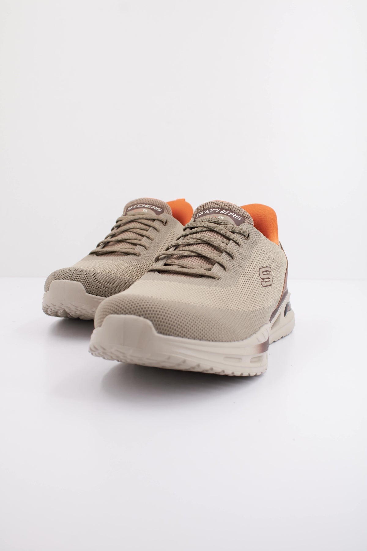 SKECHERS ARCH FIT ORVAN en color VERDE  (2)