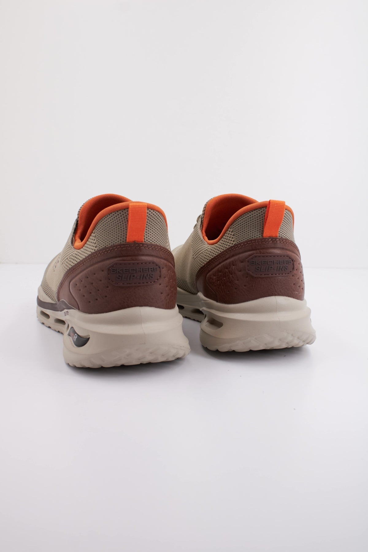 SKECHERS ARCH FIT ORVAN en color VERDE  (4)