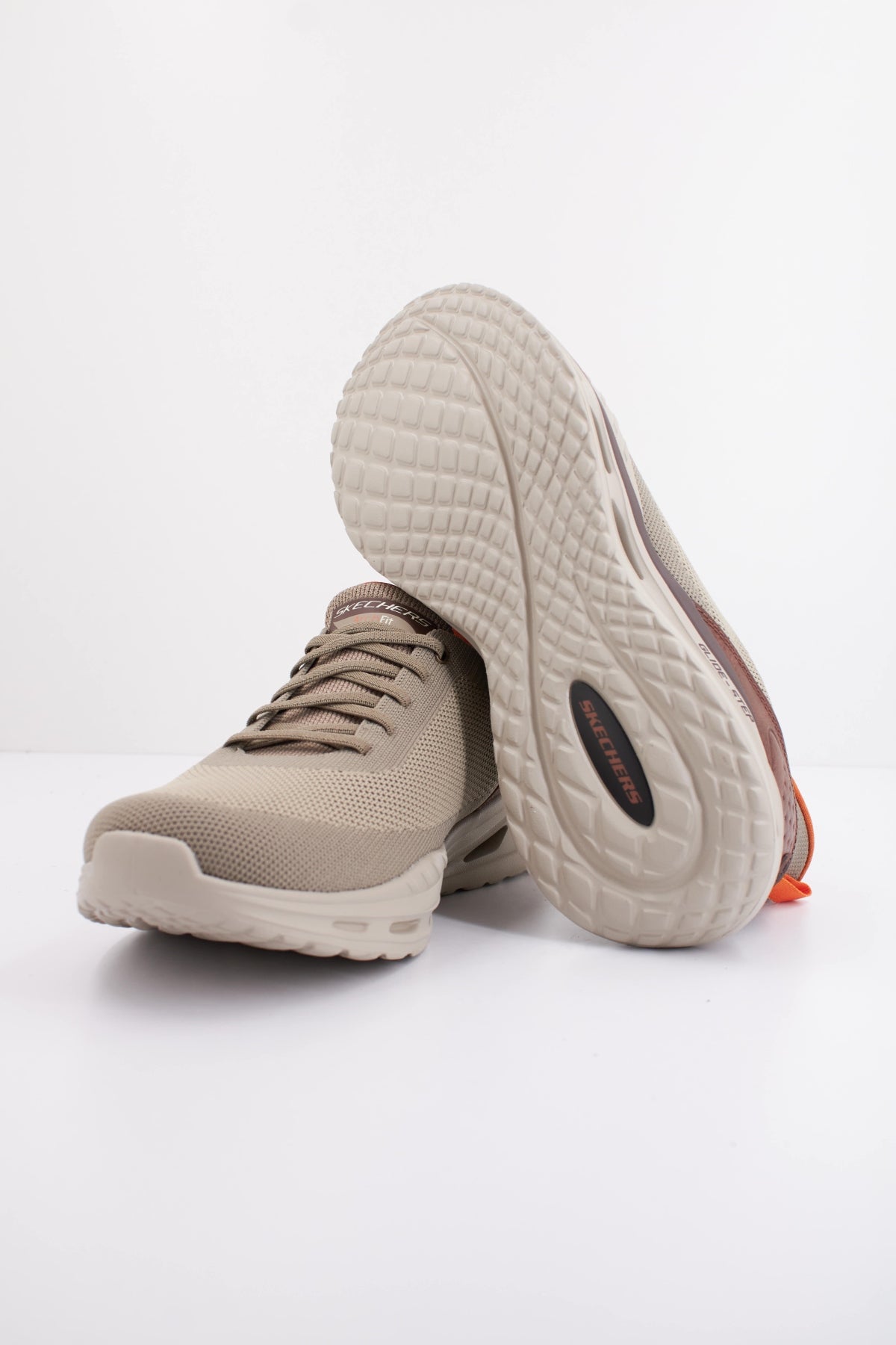 SKECHERS ARCH FIT ORVAN en color VERDE  (5)