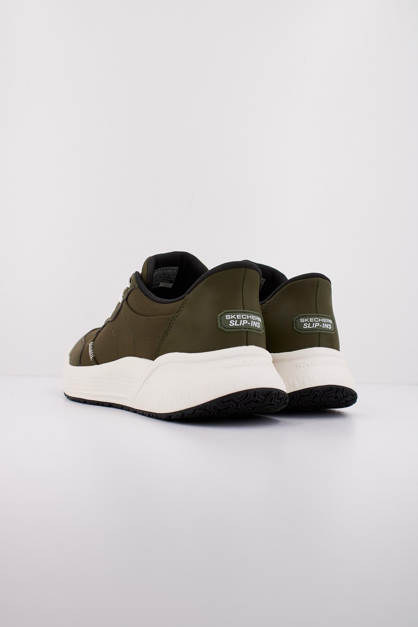 SKECHERS CYRUS SLIP-INS en color VERDE  (4)