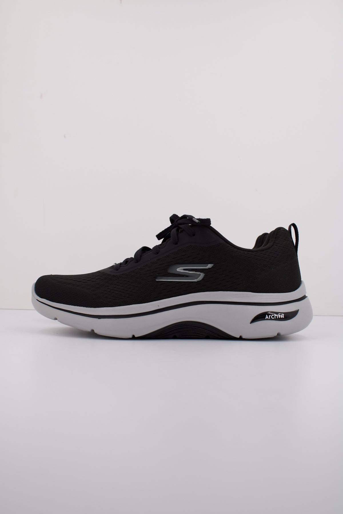 SKECHERS GO WALK ARCH FIT . en color NEGRO  (1)