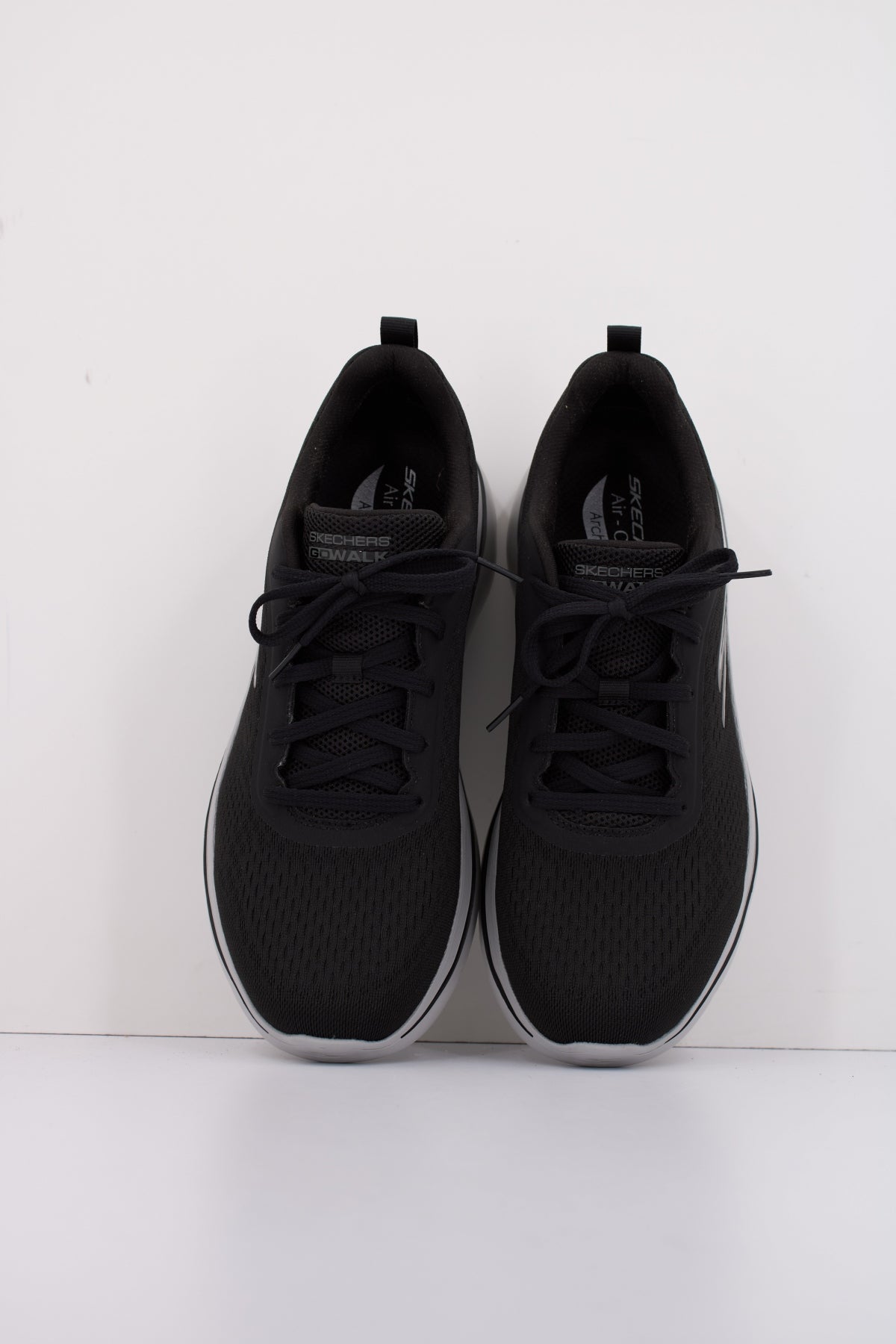 SKECHERS GO WALK ARCH FIT . en color NEGRO  (3)