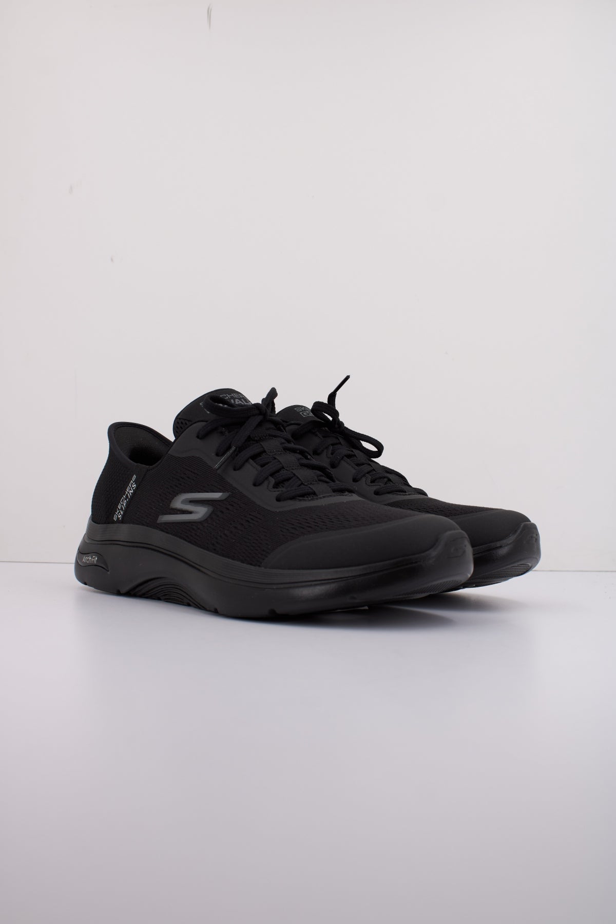 SKECHERS GO WALK ARCH . en color NEGRO  (2)