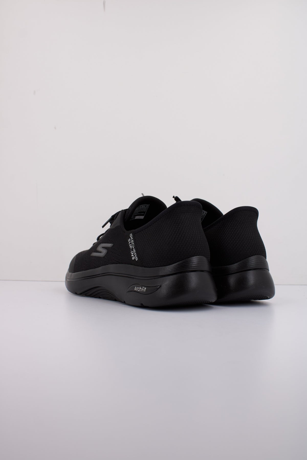 SKECHERS GO WALK ARCH . en color NEGRO  (4)