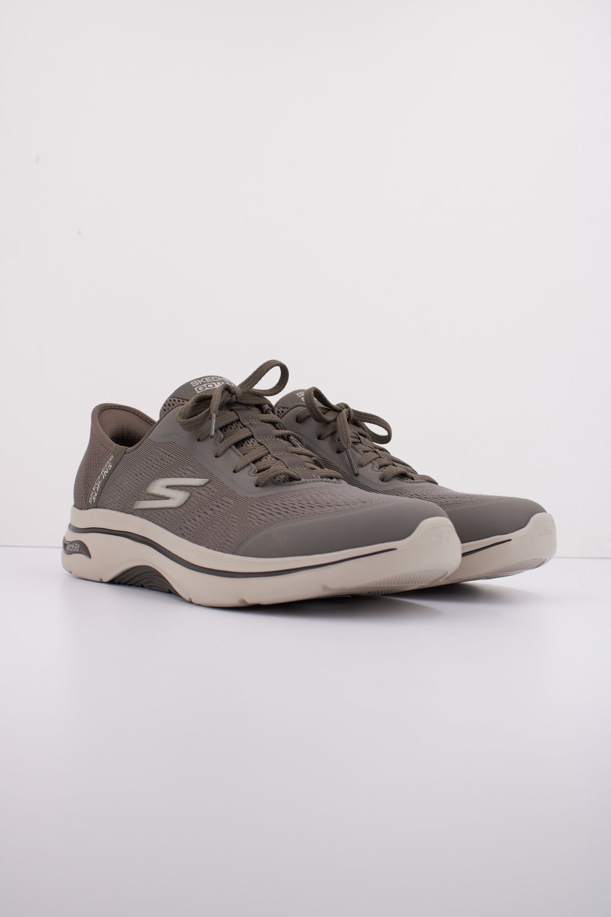 SKECHERS GO WALK ARCH . en color MARRON  (2)
