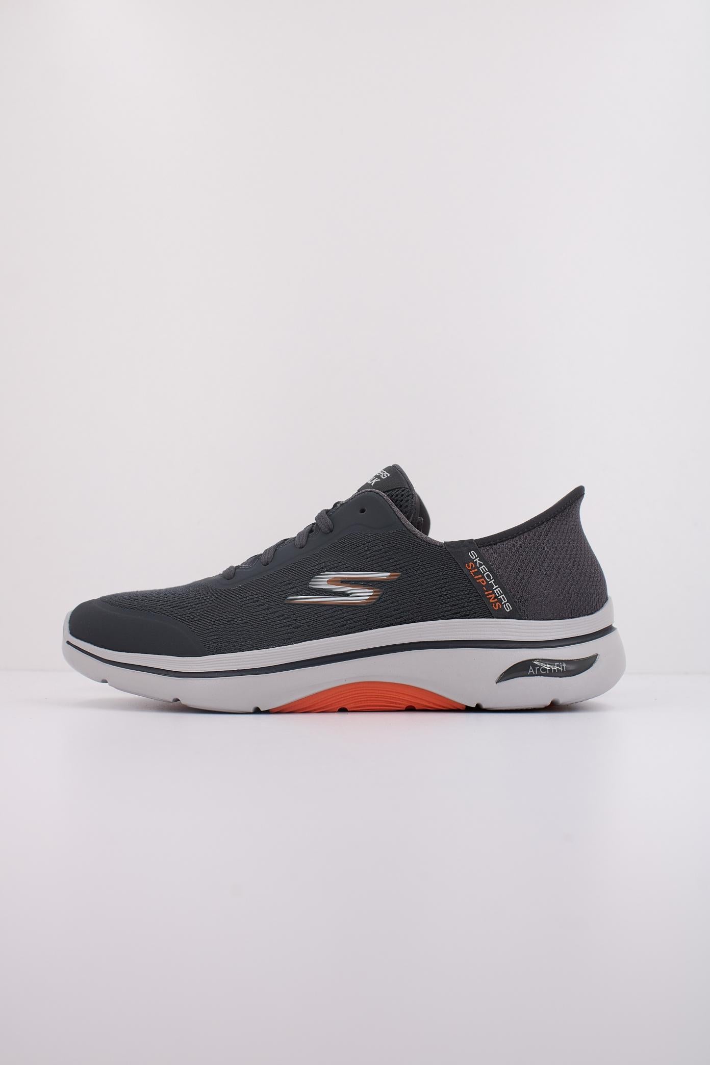 SKECHERS GO WALK ARCH . en color GRIS  (1)